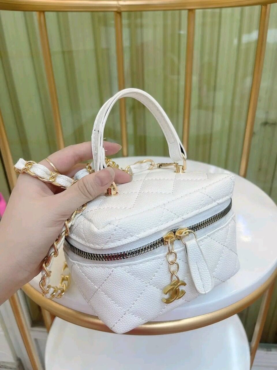 Túi cốp tròn da hạt phụ kiện vàng