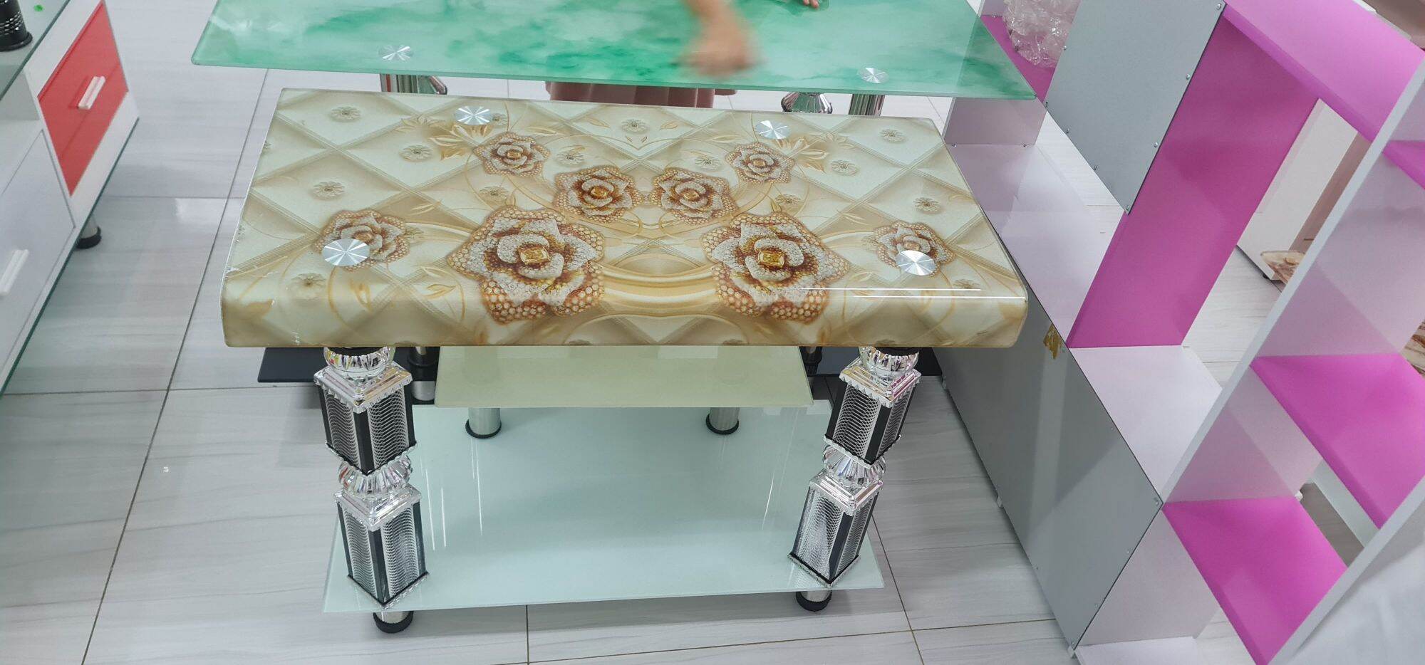 kệ TV kính in 3D