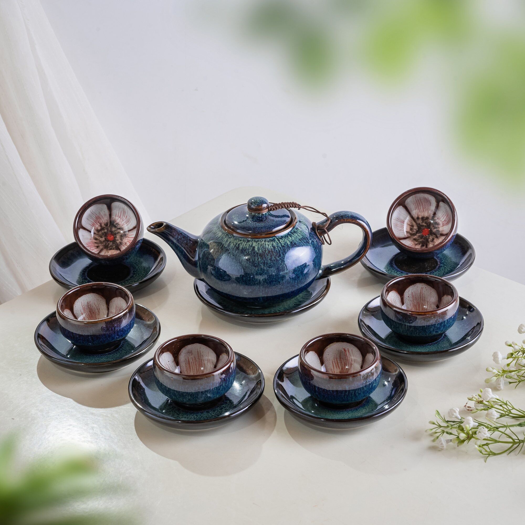 Bộ ấm chén lòng hoa, men hỏa biến. Sản phẩm của nghệ nhân làng Gốm sứ Bát Tràng.