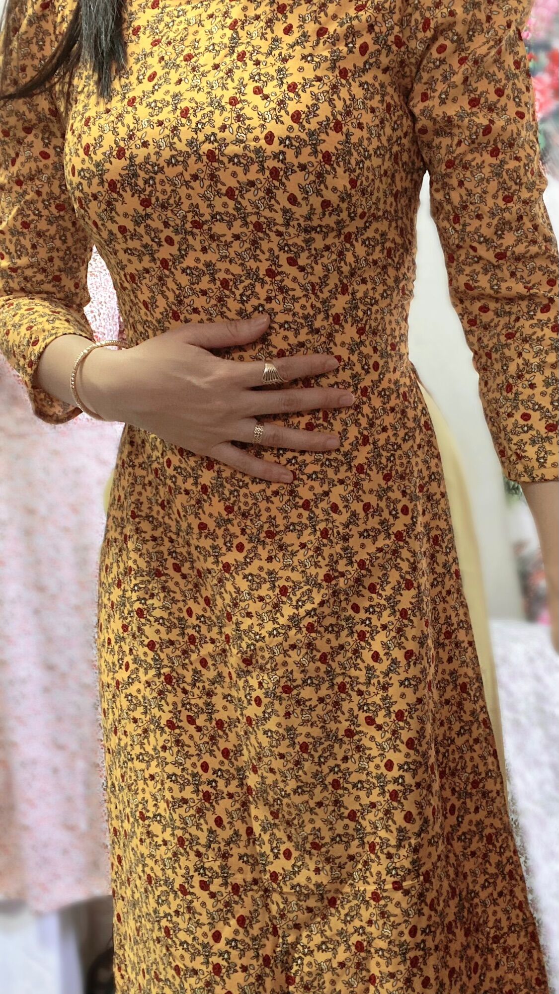 Áo dài hoa nhí vàng vải lụa mango đủ side s,m,l,xl( không kèm quần)