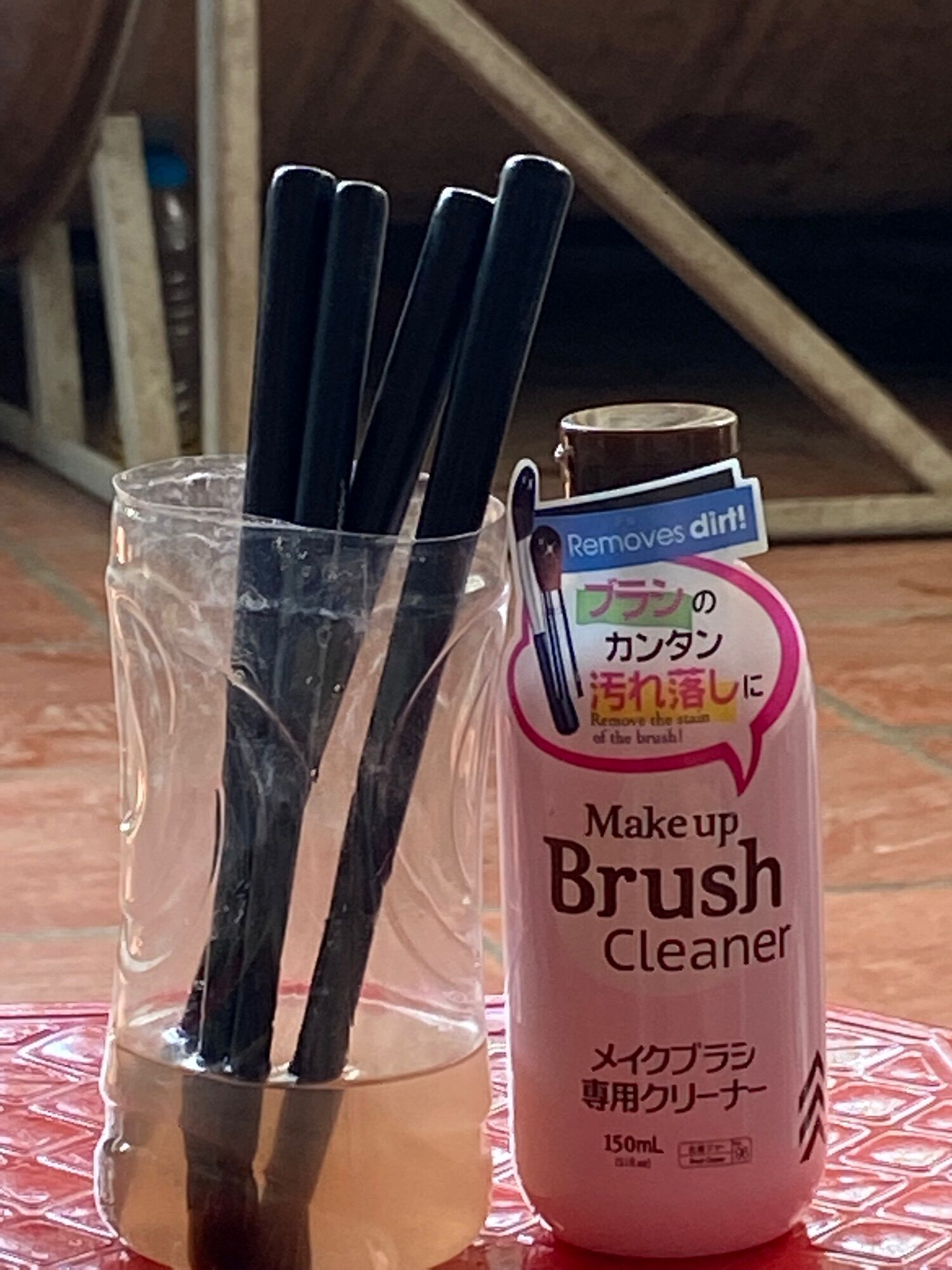 NƯỚC RỬA CỌ TRANG ĐIỂM DAISO NHẬT
