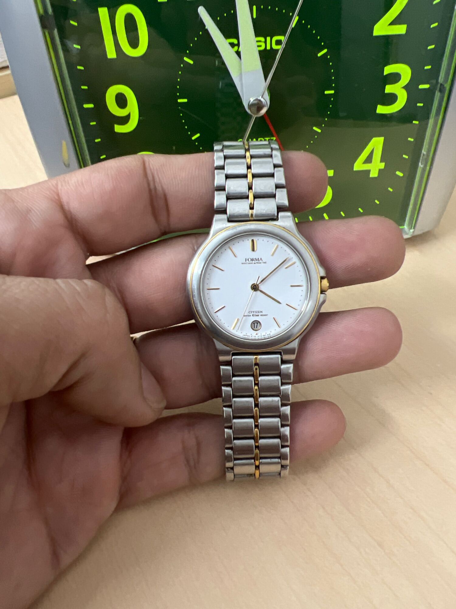 Đồng hồ Citizen Nhật Quartz size 34mm, mặt trắng dây demi vàng 1 ô lịch