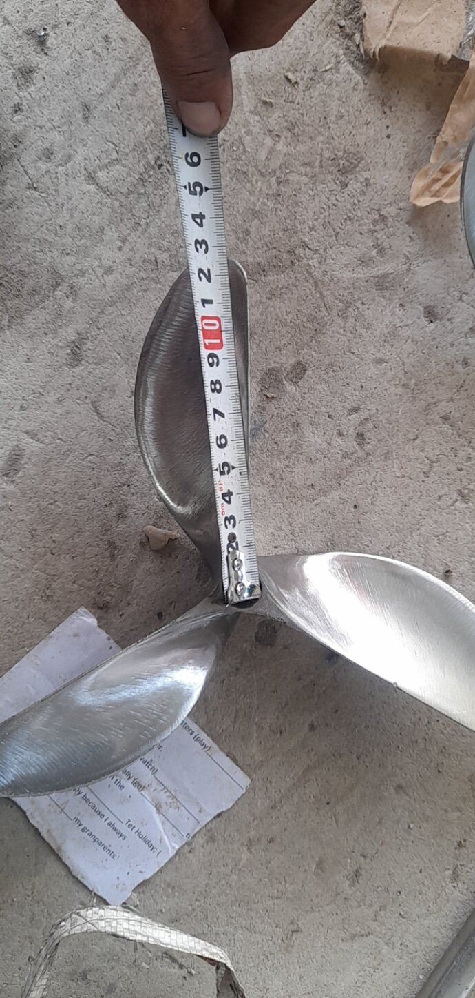 loại chân vịt 3 cánh dùng cho máy xăng cốt xéo 7.0hp 7.5hp ren 14