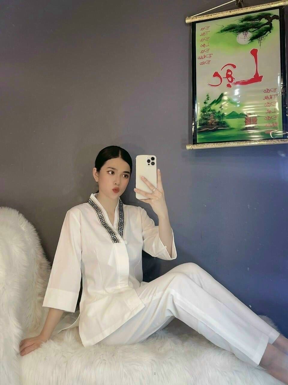 Set lam cổ V đi chùa