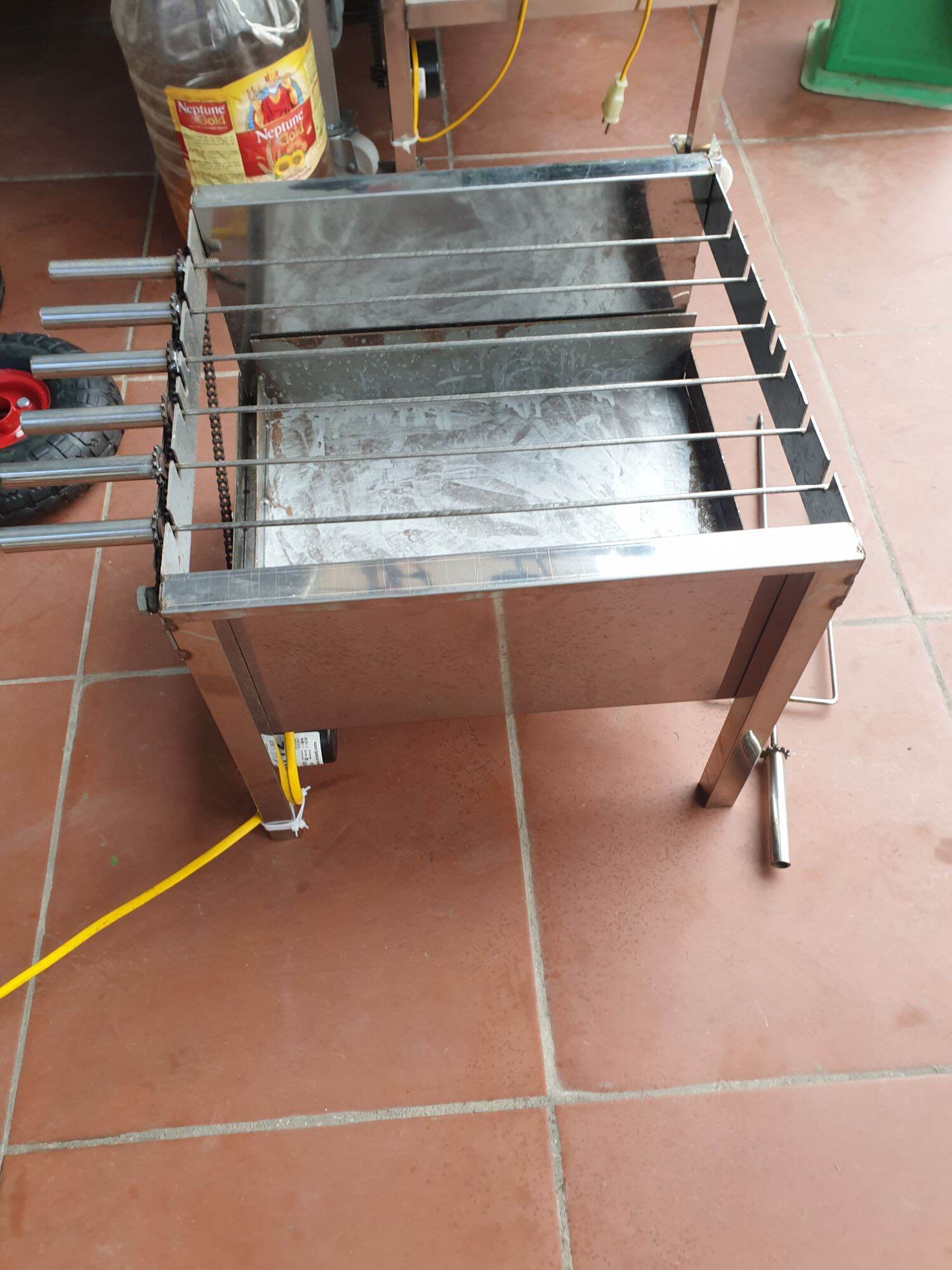 Máy nướng thịt đa năng 6 xiên . tặng 6 xiên đơn và 1 xiên 3