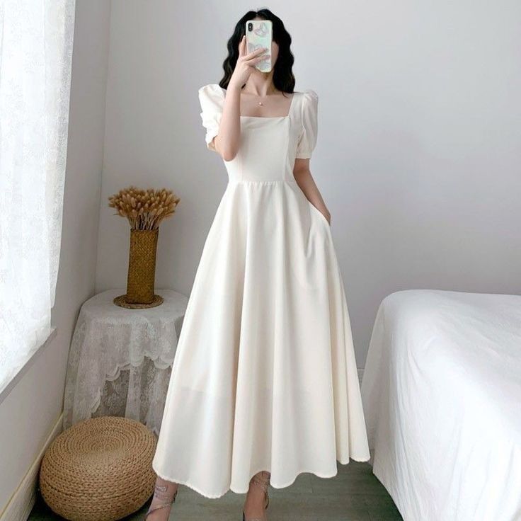 Váy xoè đàm dự tiệc cổ vuông phong cách sang trọng
