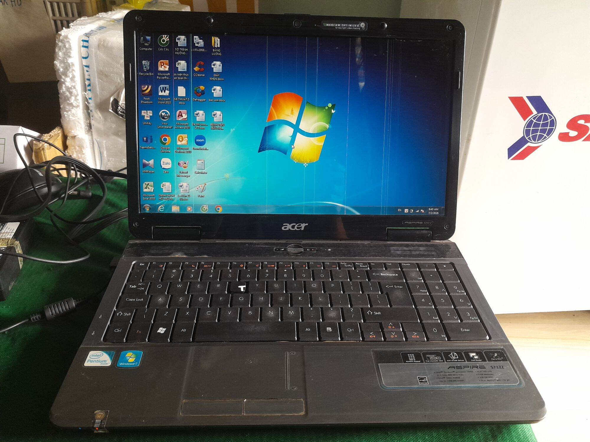 Liquidation of Acer 5732Z Laptop, Pentium (R)Core Dual, 3Gb Ram, 14.5 Inch Screen, 250g Hard Drive, Wired Screen. 
 Selling Price: 700,000 Vnd