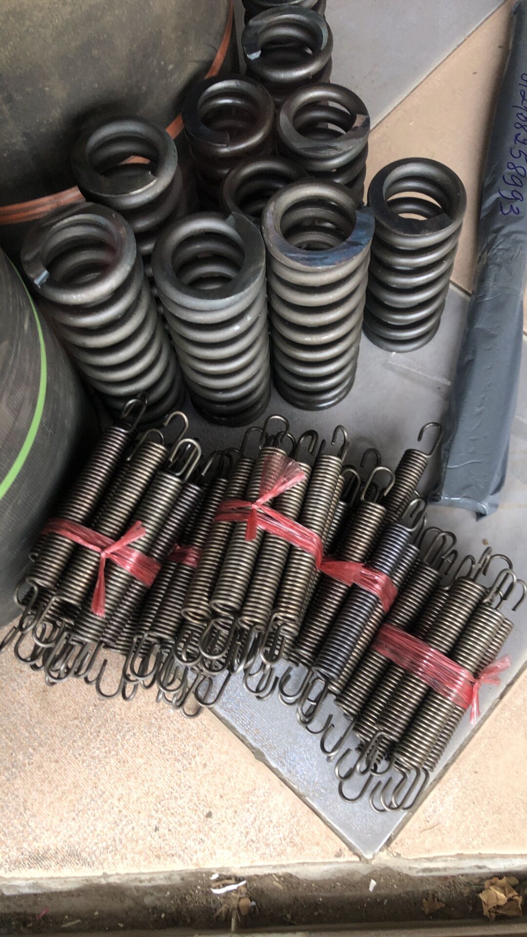 Lò xo nén phi 20(ngoài 20mm ,sợi 2.5mm dài 70mm)👍🏻👍🏻👍🏻👍🏻