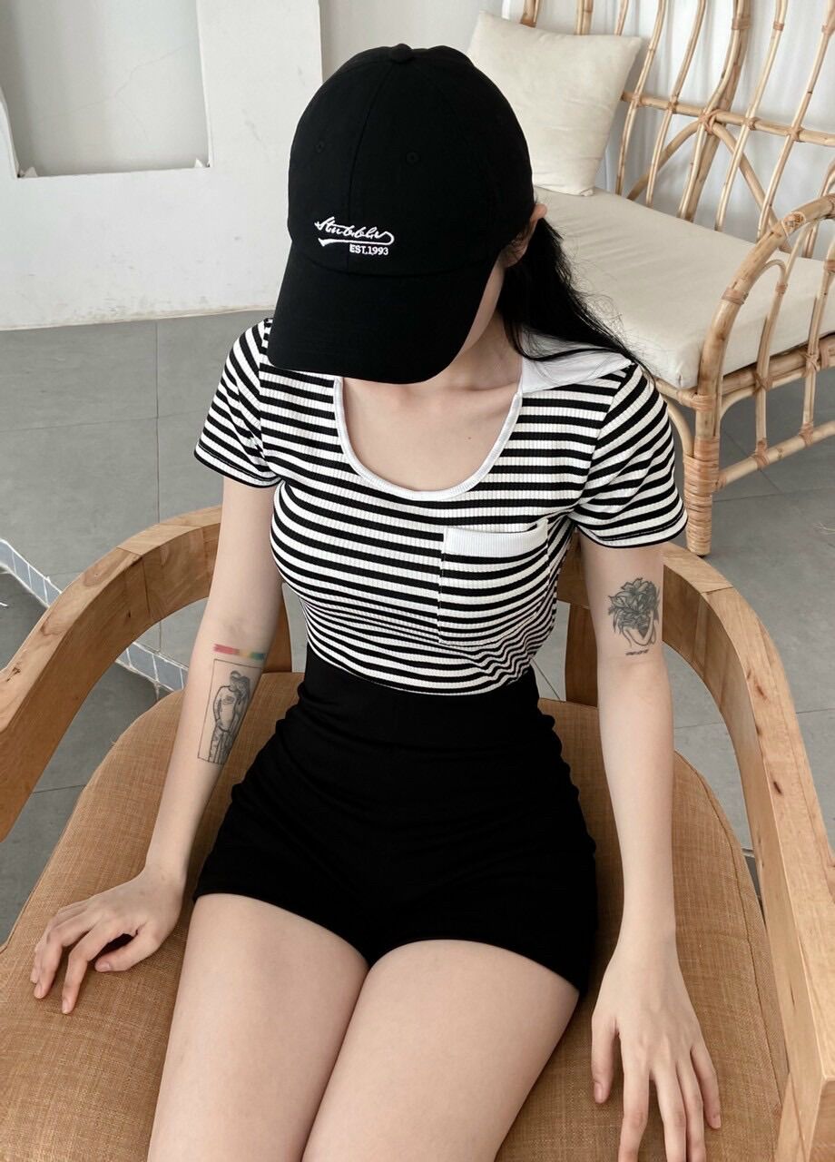ÁO THUN GÂN KẺ SỌC NGANG VIỀN CỔ U