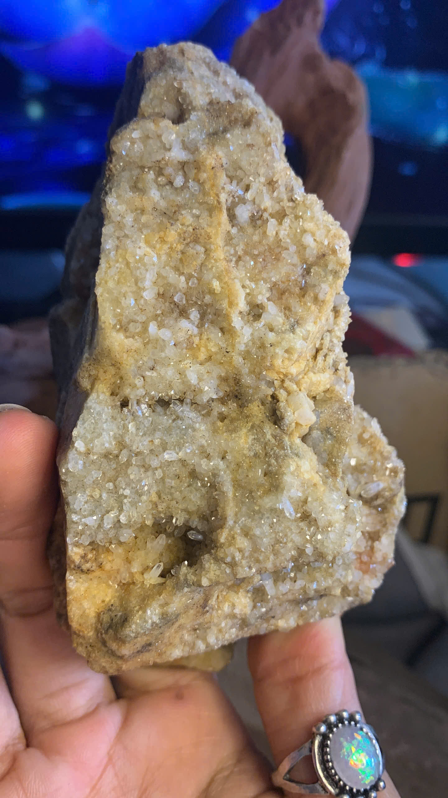 Viên đá Thạch Anh vàng Citrine san hô hốc đá nụ tinh thể lấp lánh 900