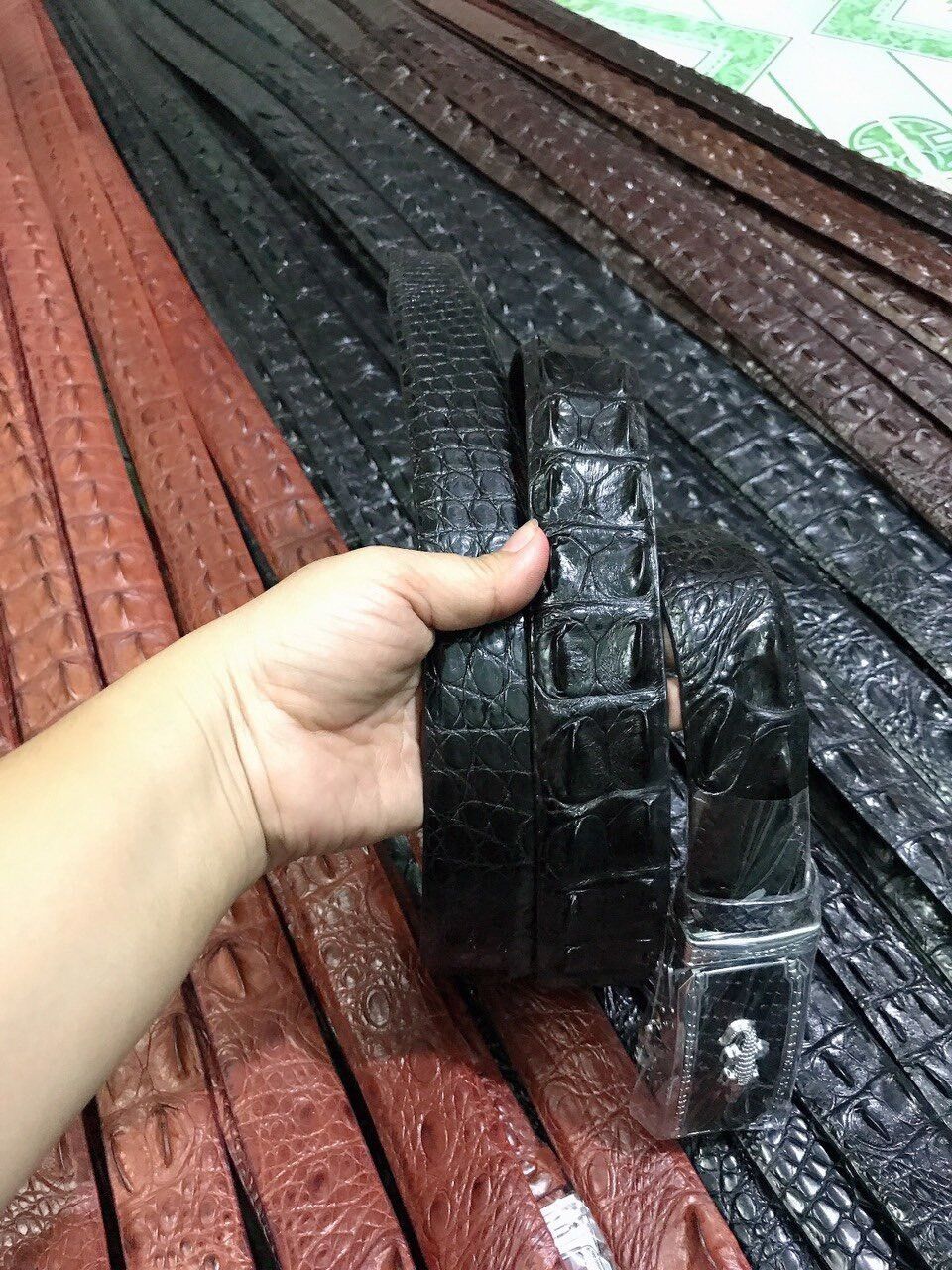 Thắt lưng da cá sấu liền . da thật 100% . bảo hành 1năm