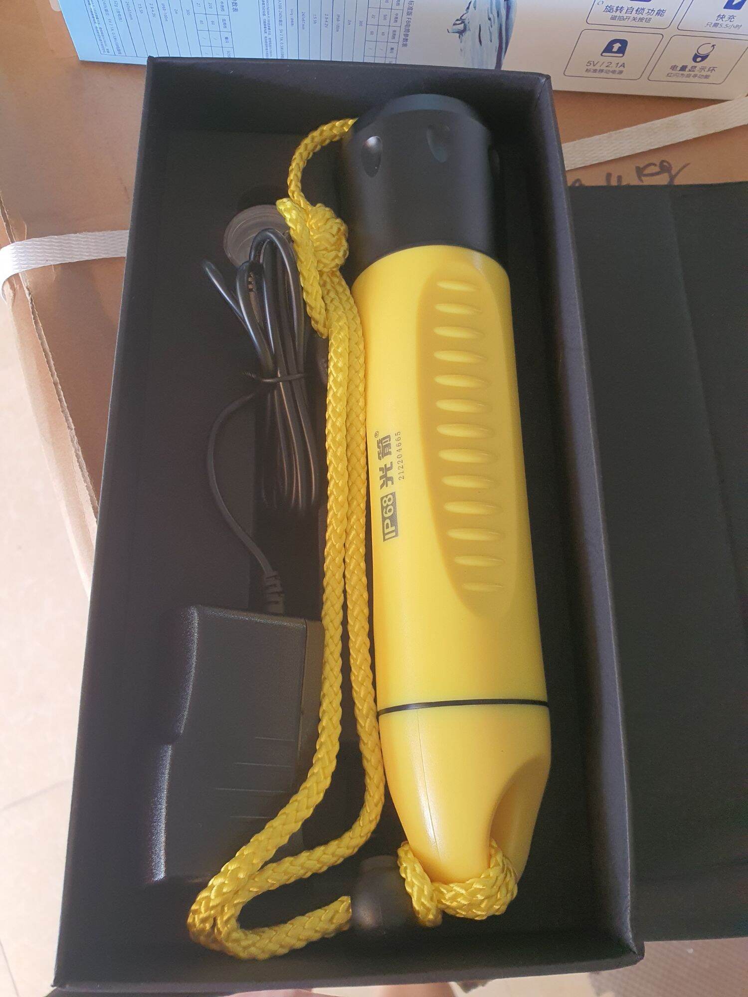 Đèn pin lặn chống nước Fitech F8