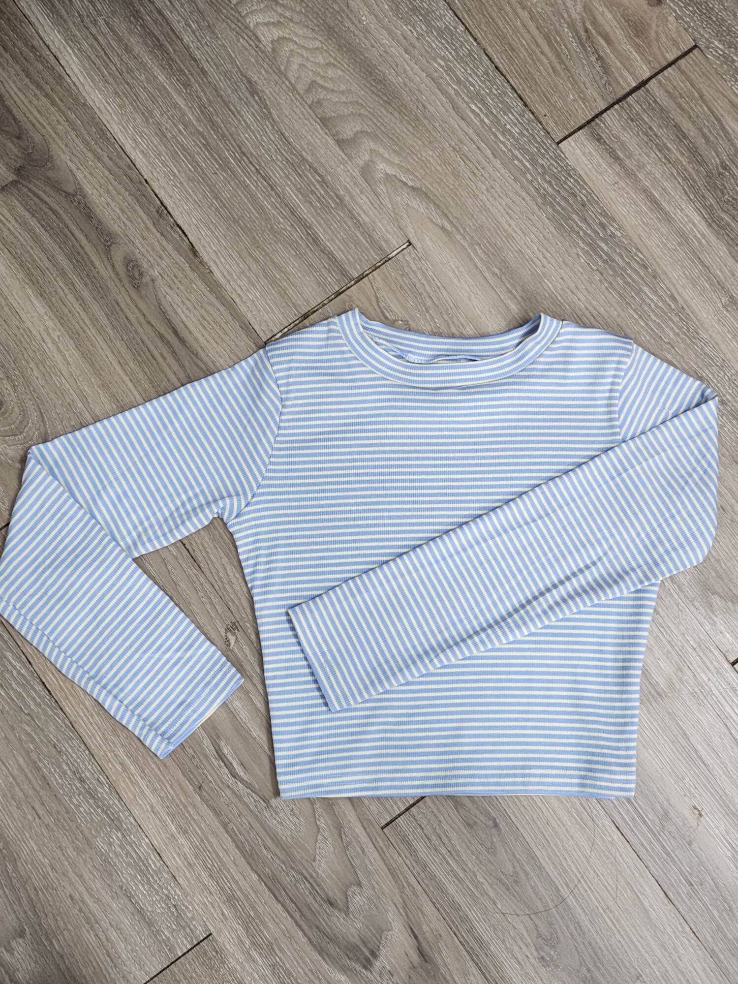 Áo croptop sọc ngang tay dài