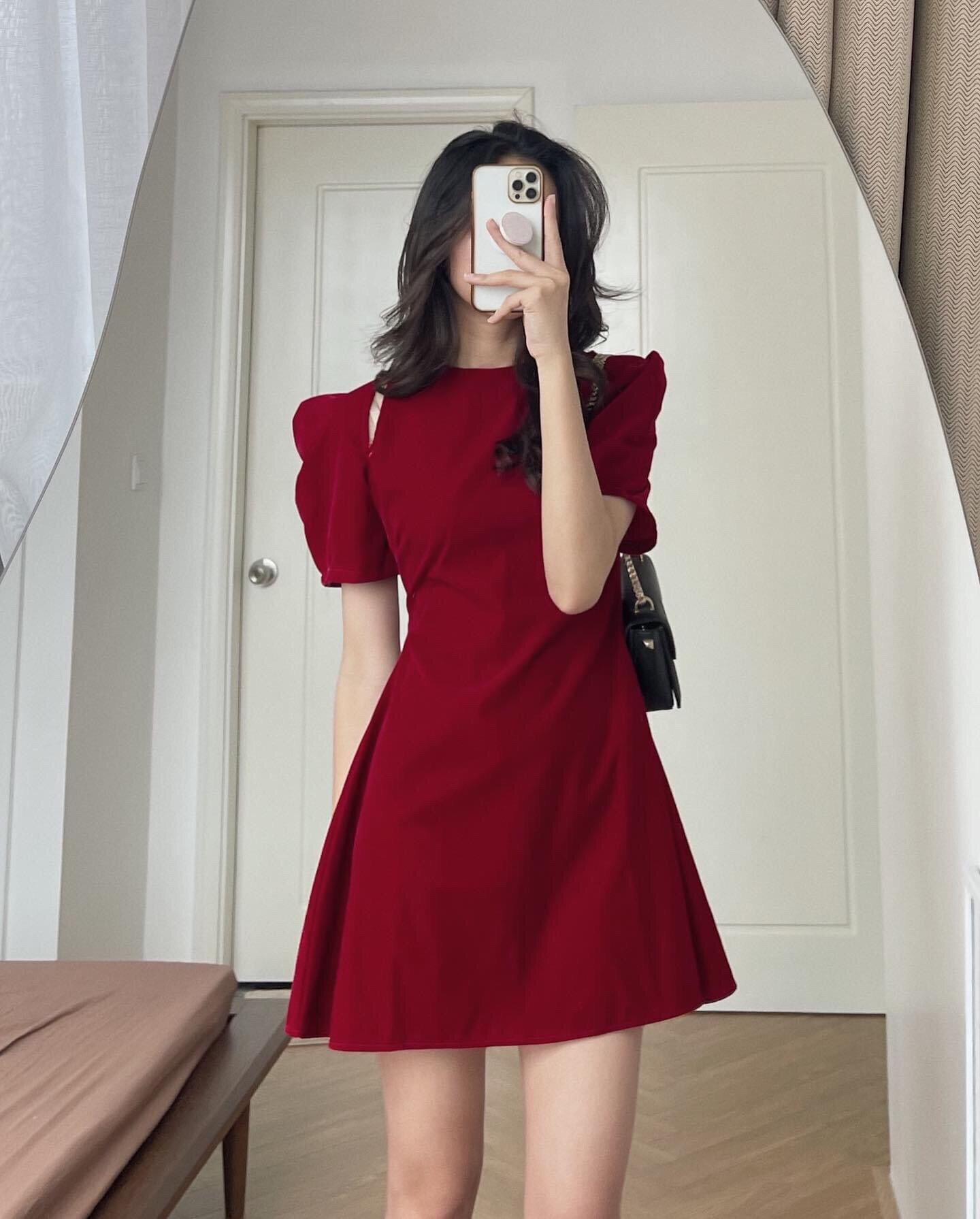 Nơi bán Đầm - Váy nhung đỏ tay bồng xẻ vai Lumii