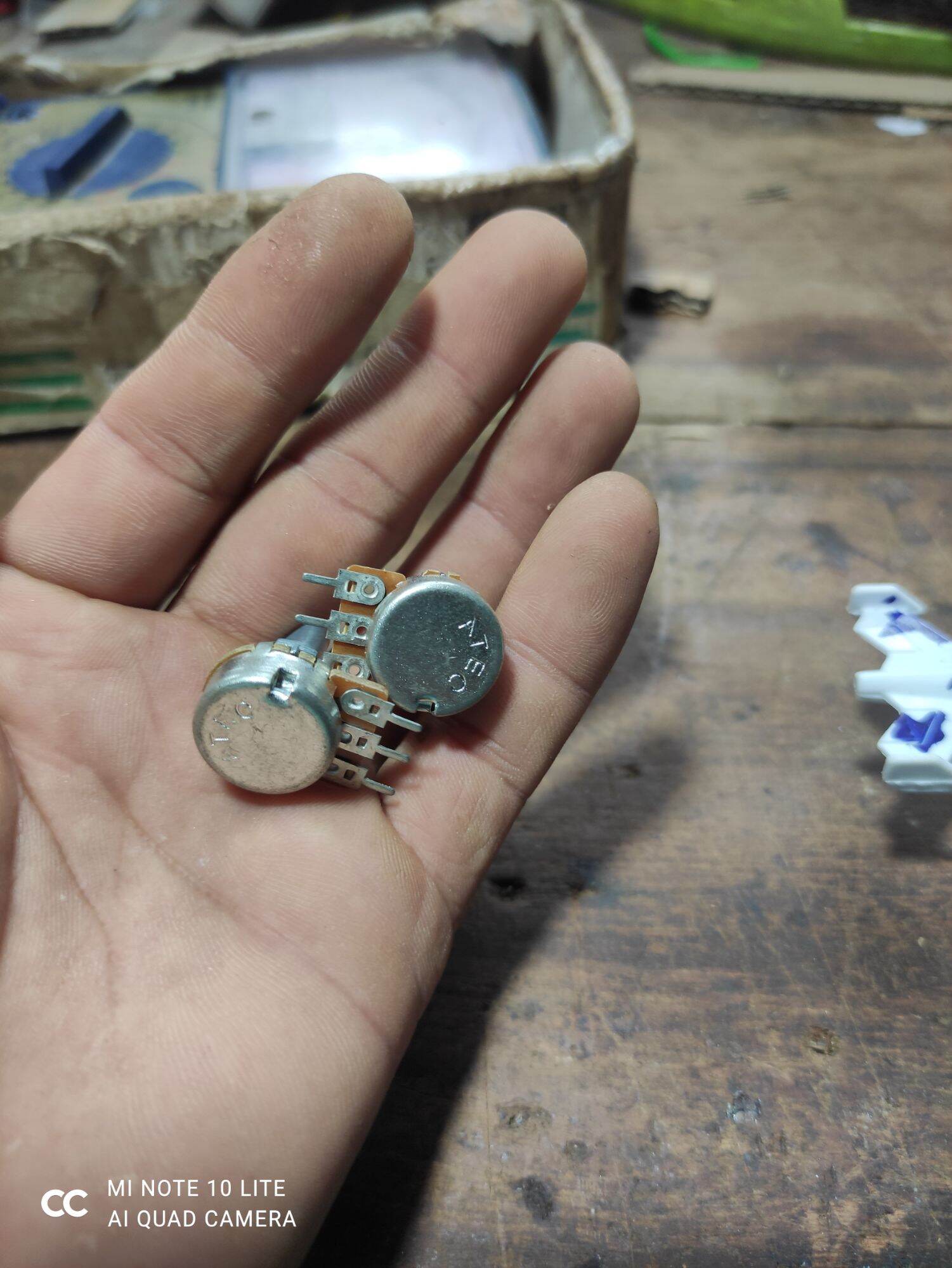 50 biến trở 10kohm cán khuyết