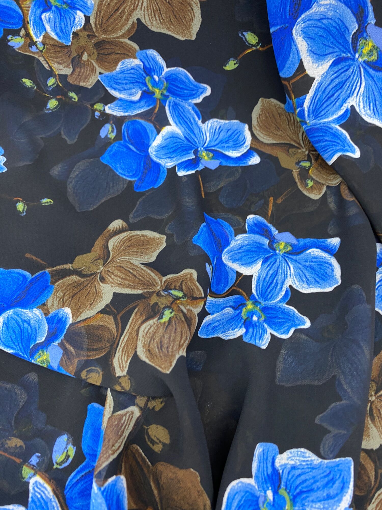 Vải voan chiffon nền đen hoa lan MS2291