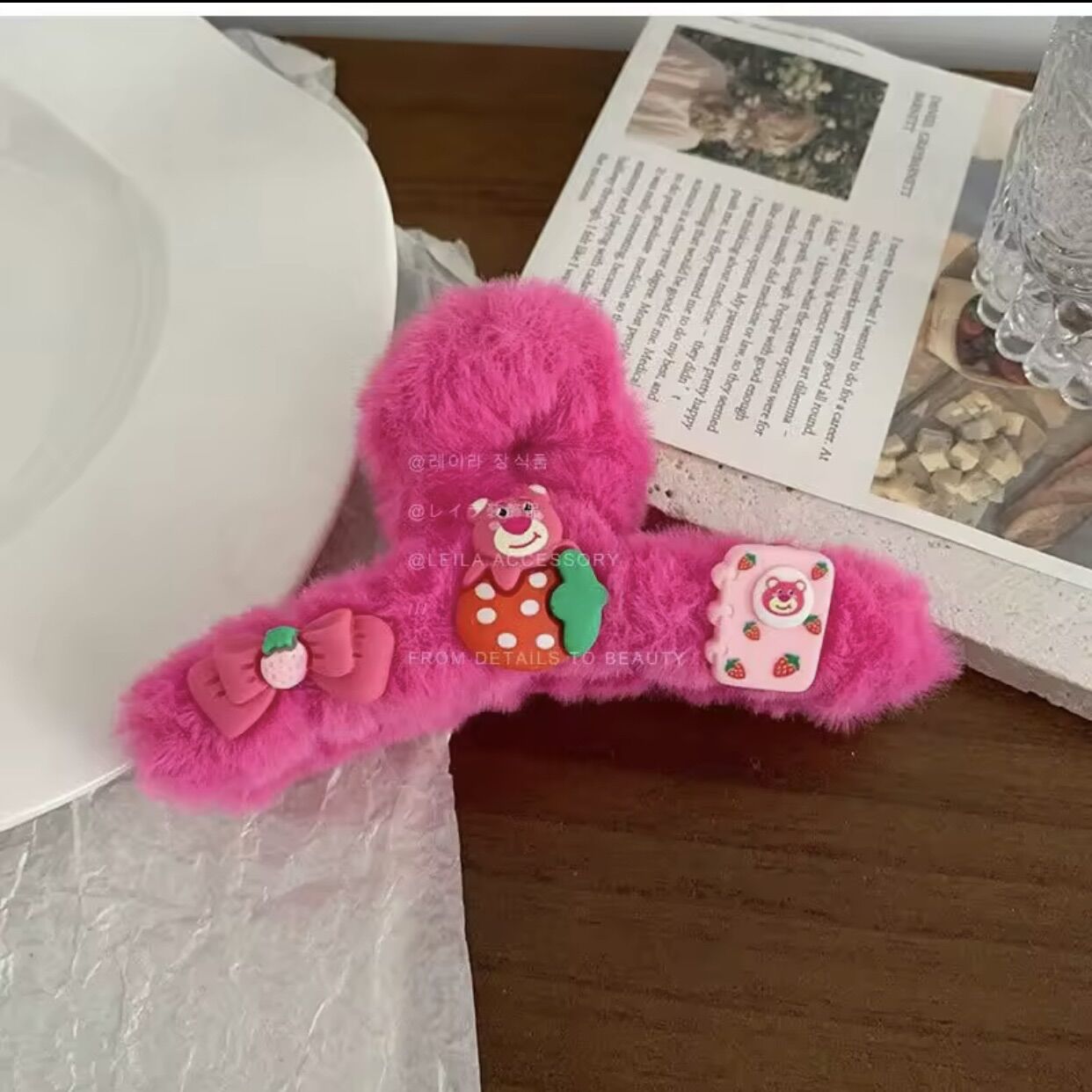 KẸP TÓC CÀNG CUA BÔNG GẤU DÂU LOTSO (ngẫu nhiên)