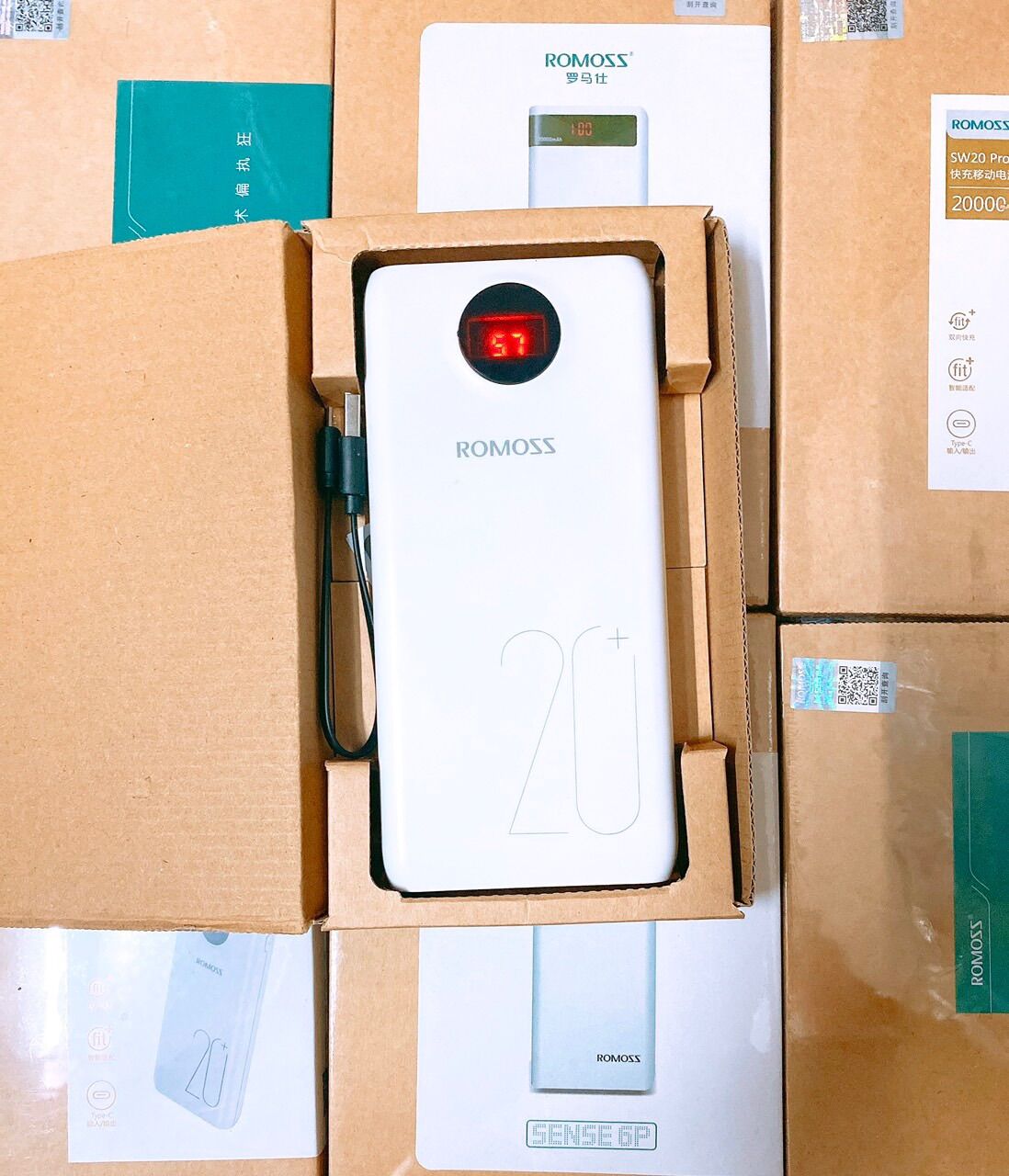 Xả hàng thanh lý sạc dự phòng romoss 20.000mah đèn led hiển thị % pin