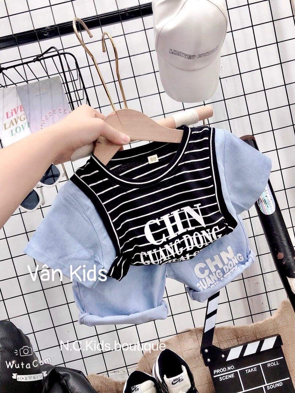 Set áo kẻ CHN phối quần jean cho bé trai