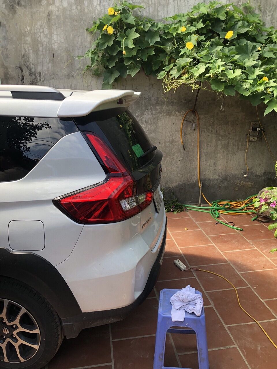 Đuôi gió XL7 mẫu lượn sóng