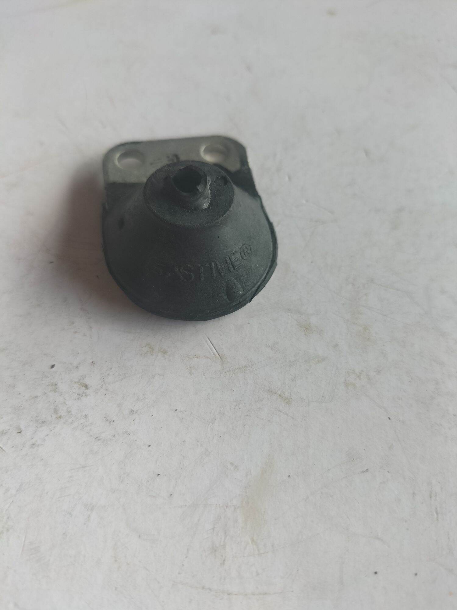 nhún treo máy cưa xích stihl 381