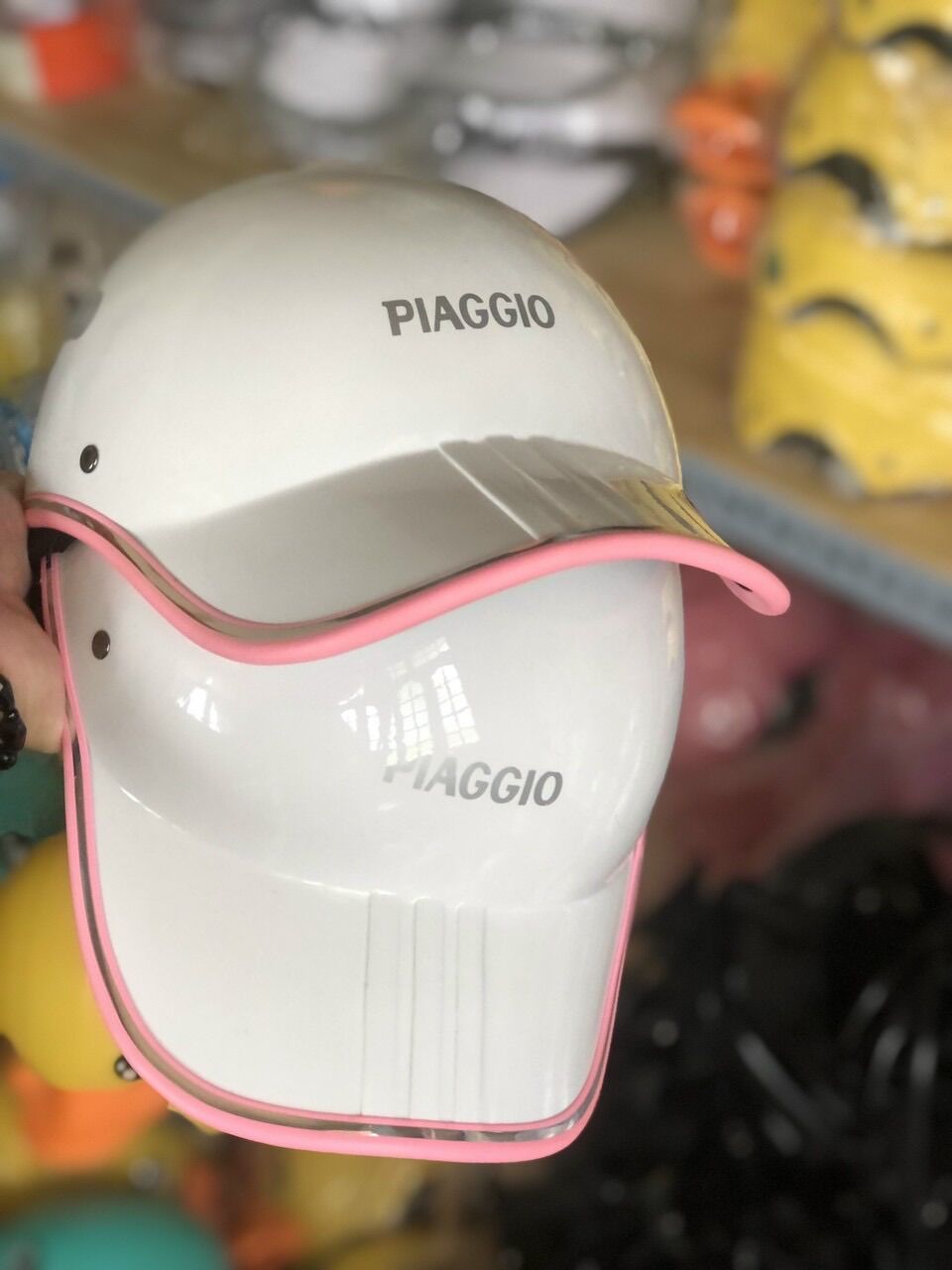 Mũ Bảo Hiểm PIAGGIO cao cấp xả kho ( hình + video shop chụp)