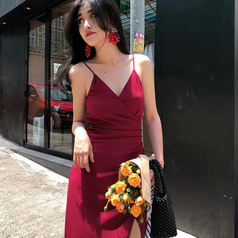 Váy Liền Hai Dây Màu Đỏ Váy Dài Nghỉ Dưỡng Đi Biển Gợi Cảm Bãi Biển Chiết Eo Cổ V Cổ Điển Mẫu Mới Xuân Hè 2022