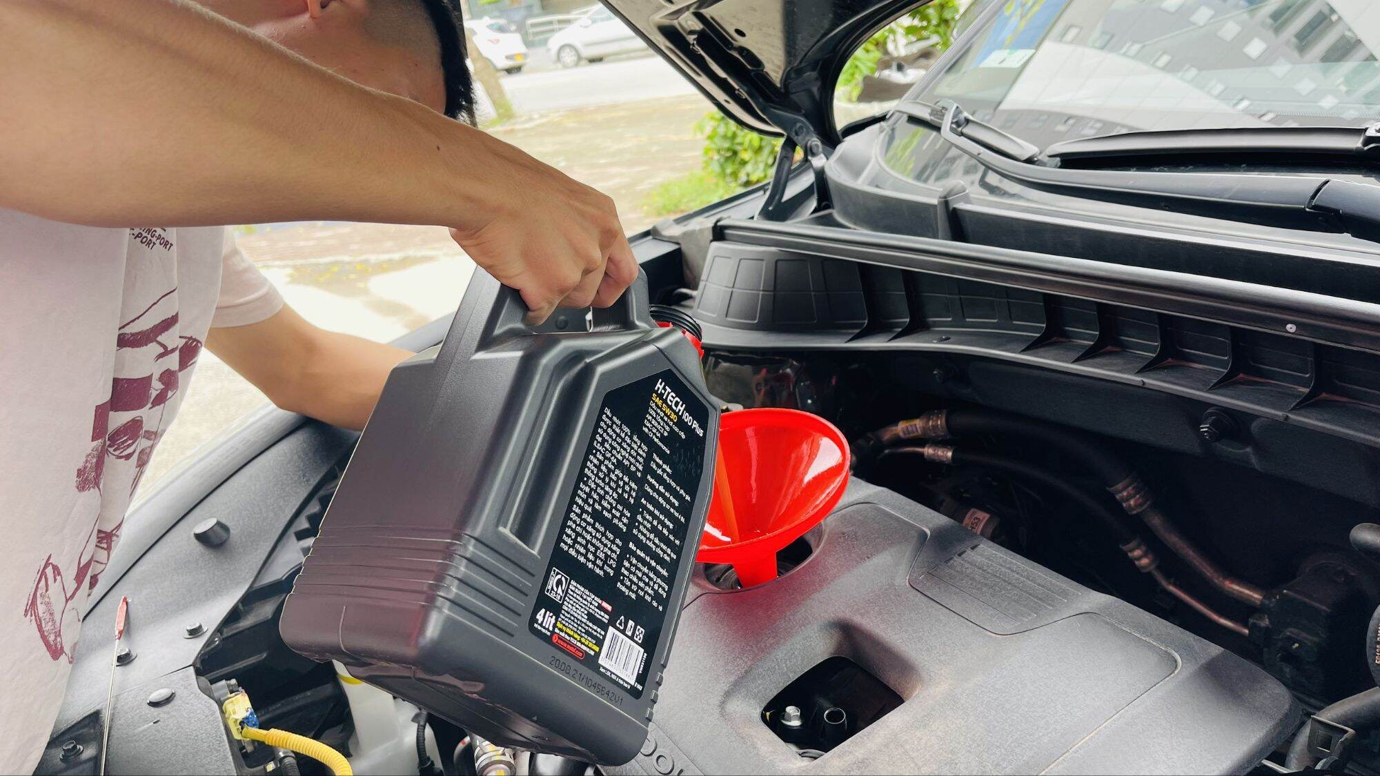 dầu nhớt xe ô tô MOTUL MULTIGRADE 20W50 4L