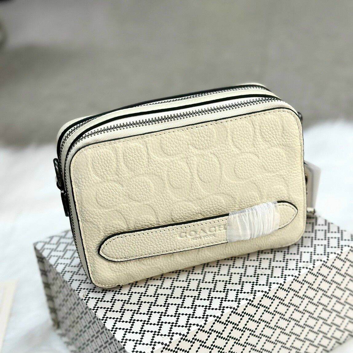 TúiCoach Charter Crossbody đeo chéo xịn xò