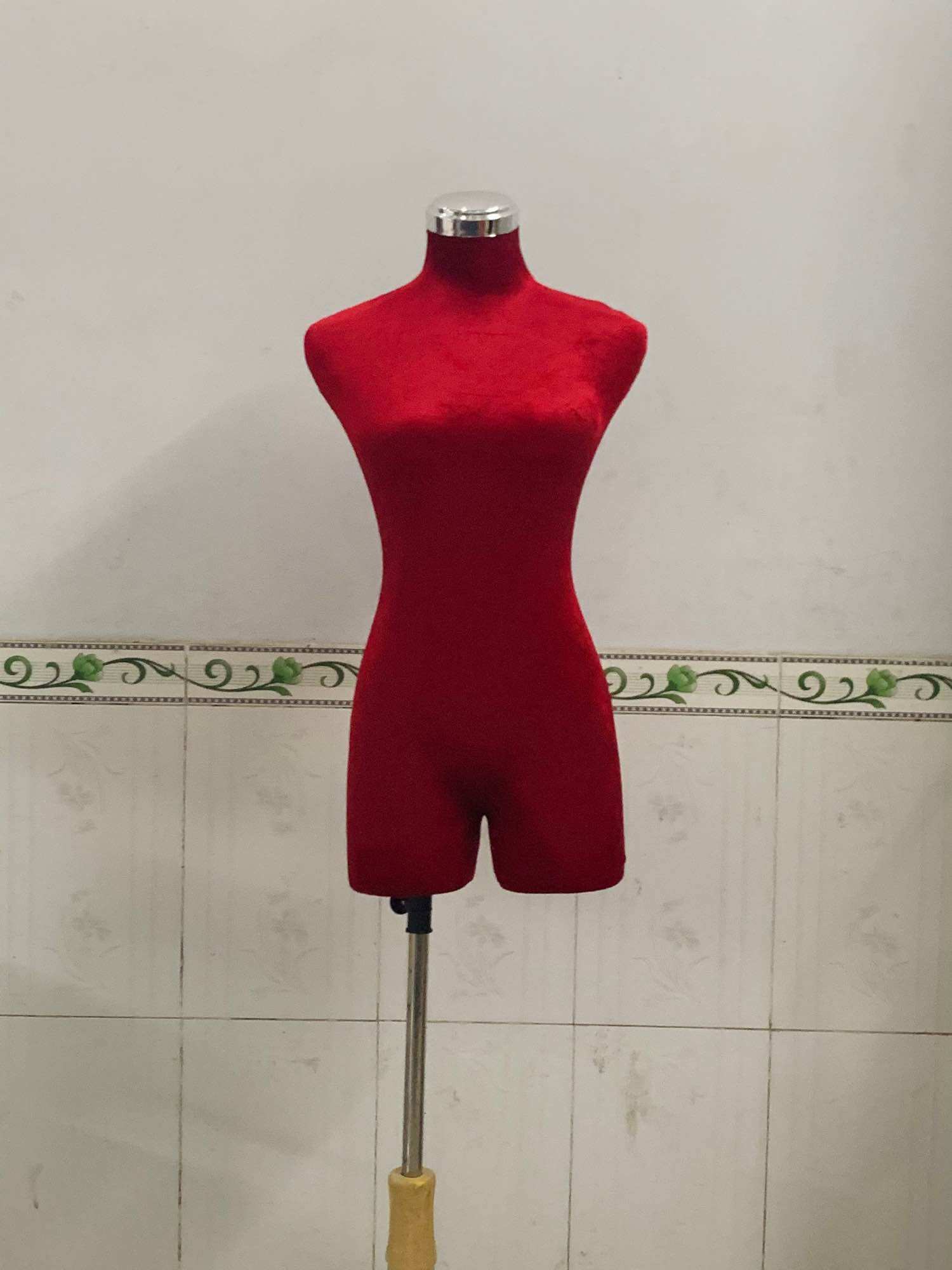 Manocanh nhung nữ đầu mạ bạc đế gỗ size M