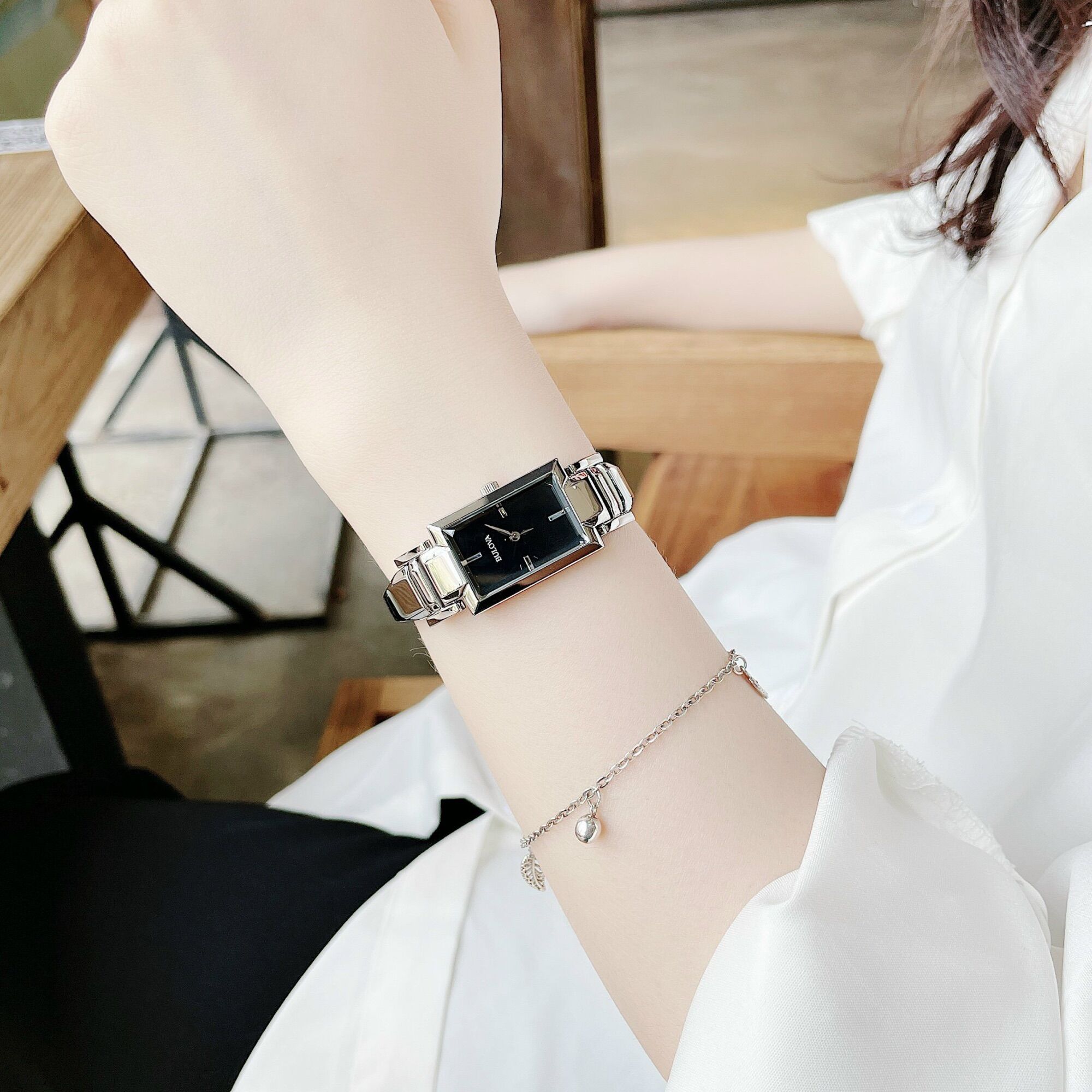 Đồng hồ nữ Bulova, size 20x15mm