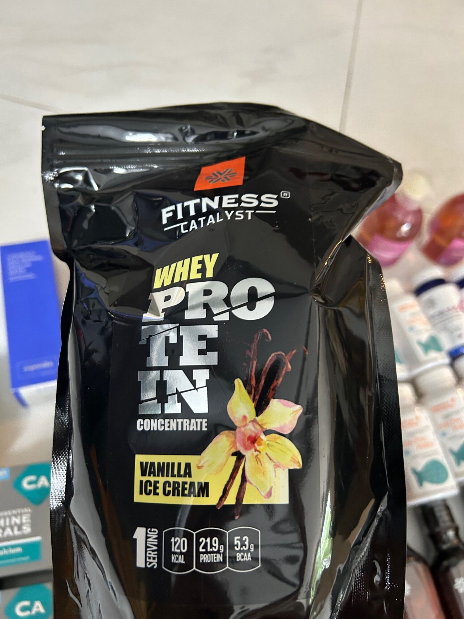 Thực phẩm dành cho chế độ ăn đặc biệt Fitness Catalyst Whey protein concentrate Vanilla Ice cream – 500GR/GÓI