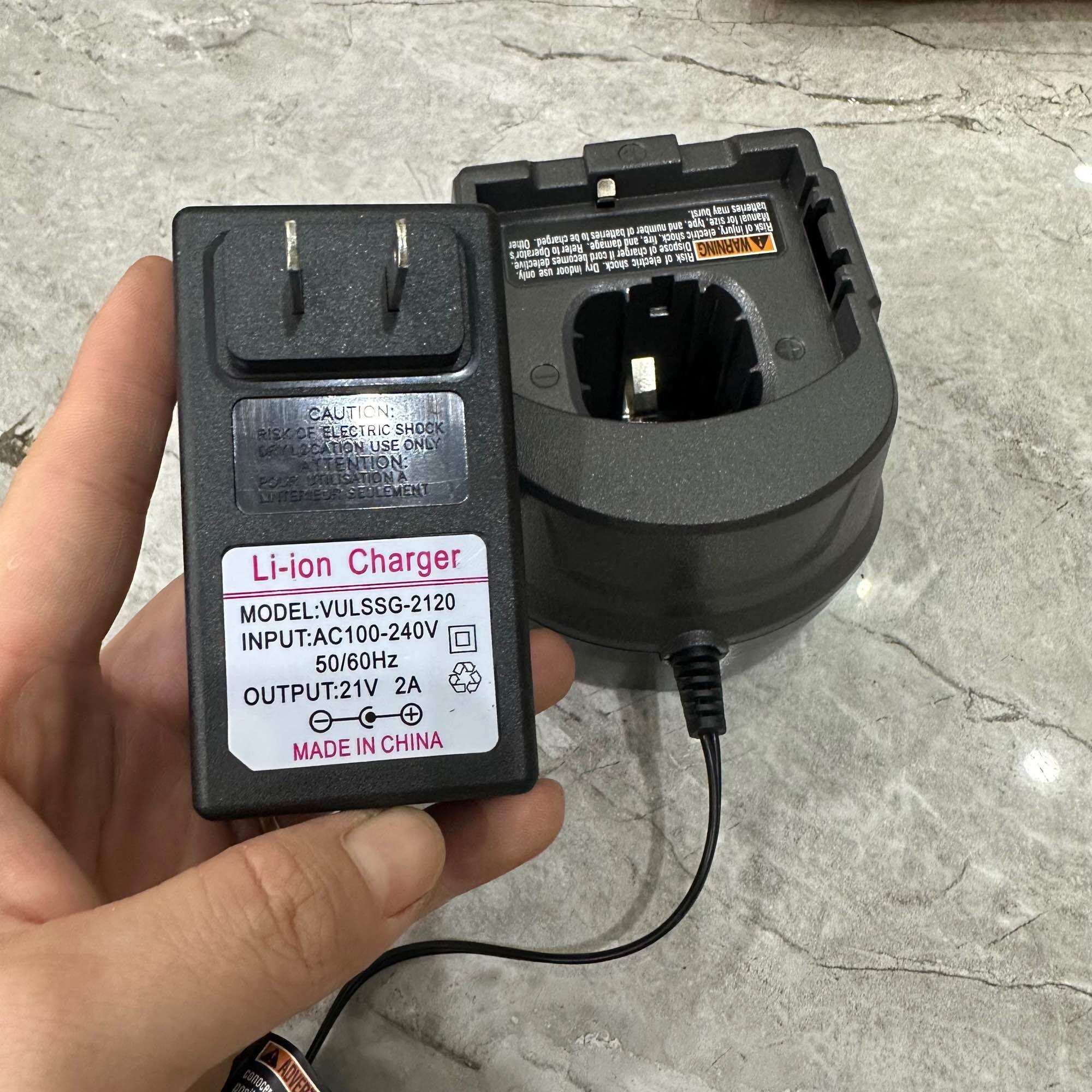 Sạc Ryobi 18V 220V