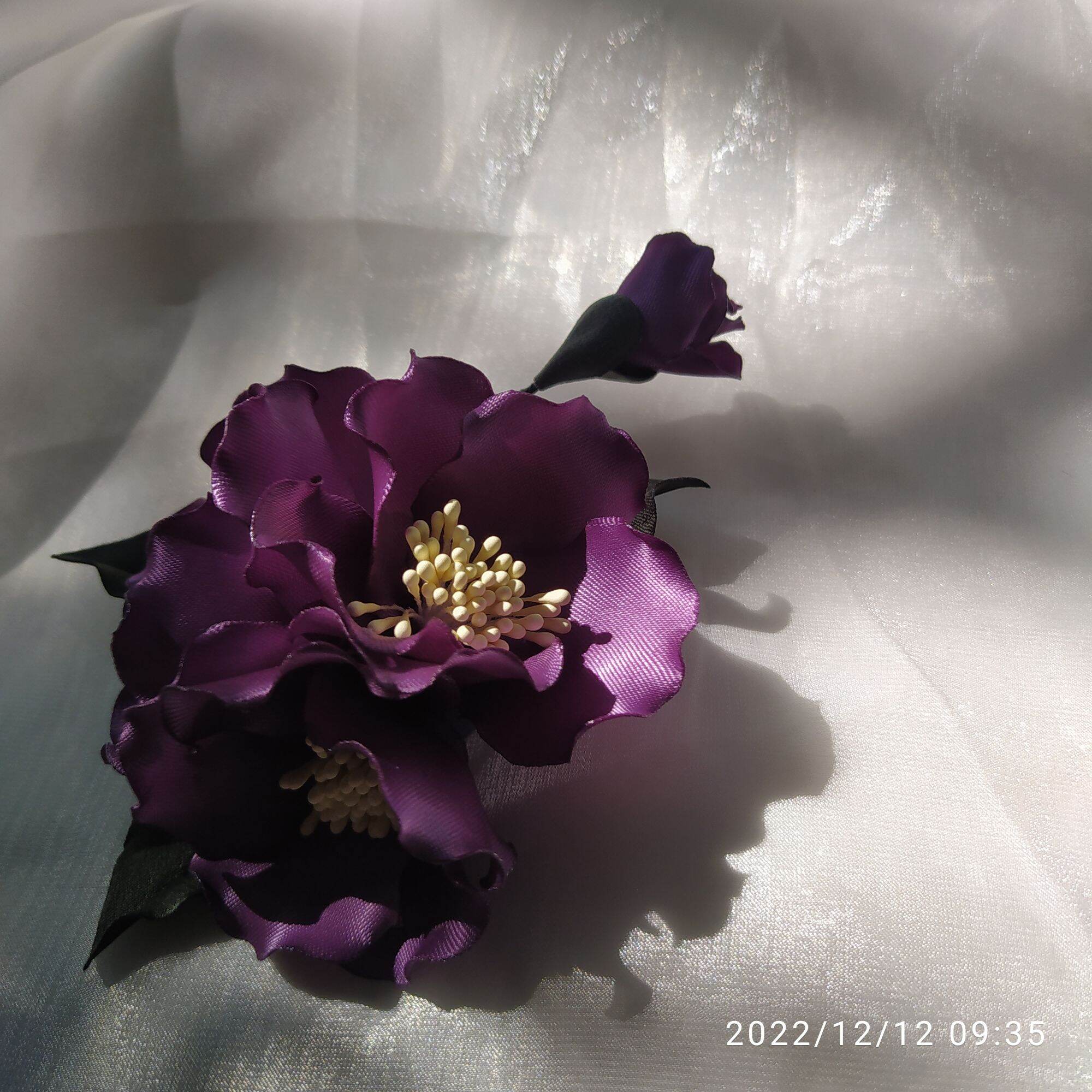Hoa cài áo handmade Canto, hoa chùm màu tím