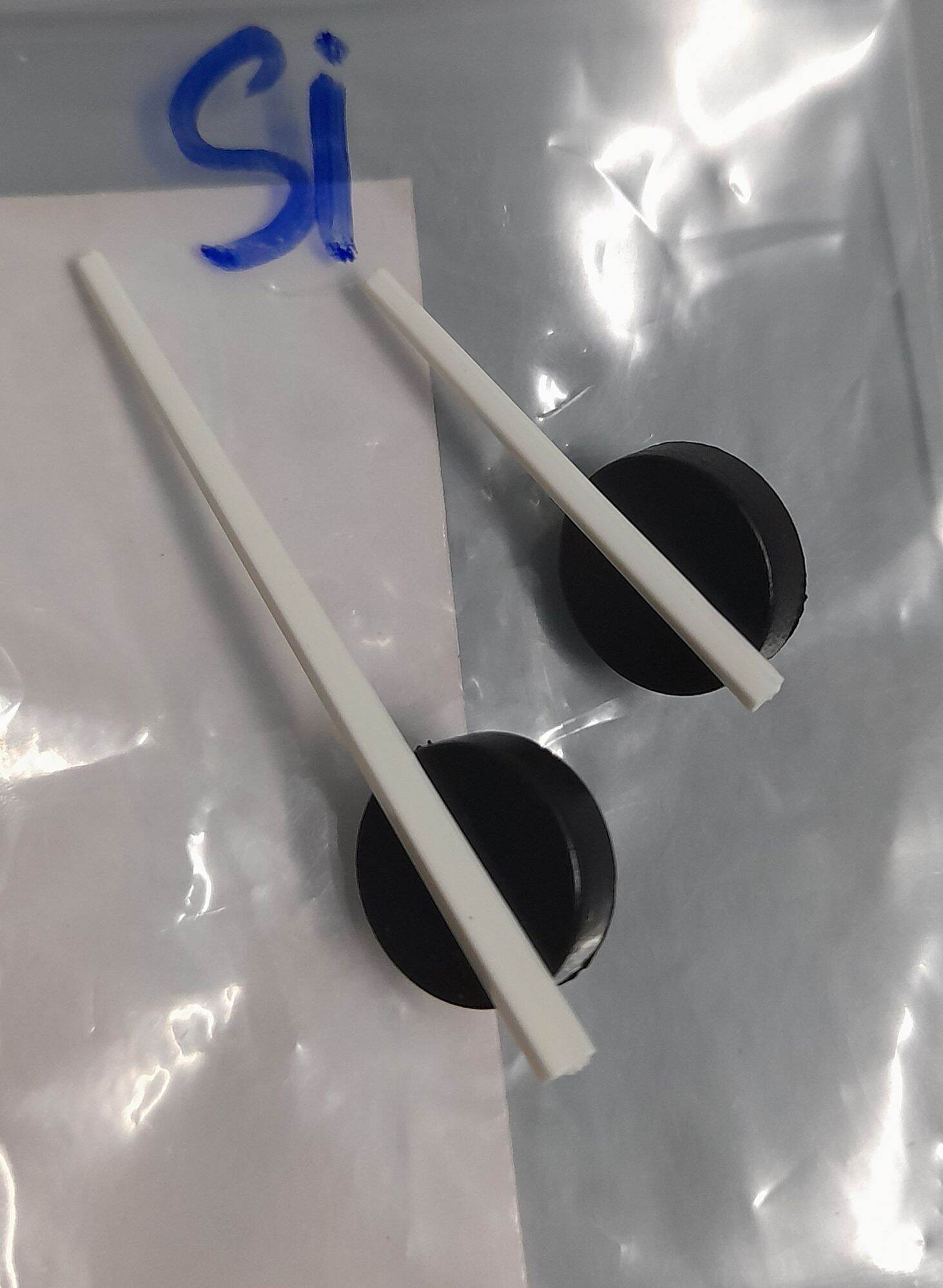 Kim đồng hồ và kim xăng xe Sirius.