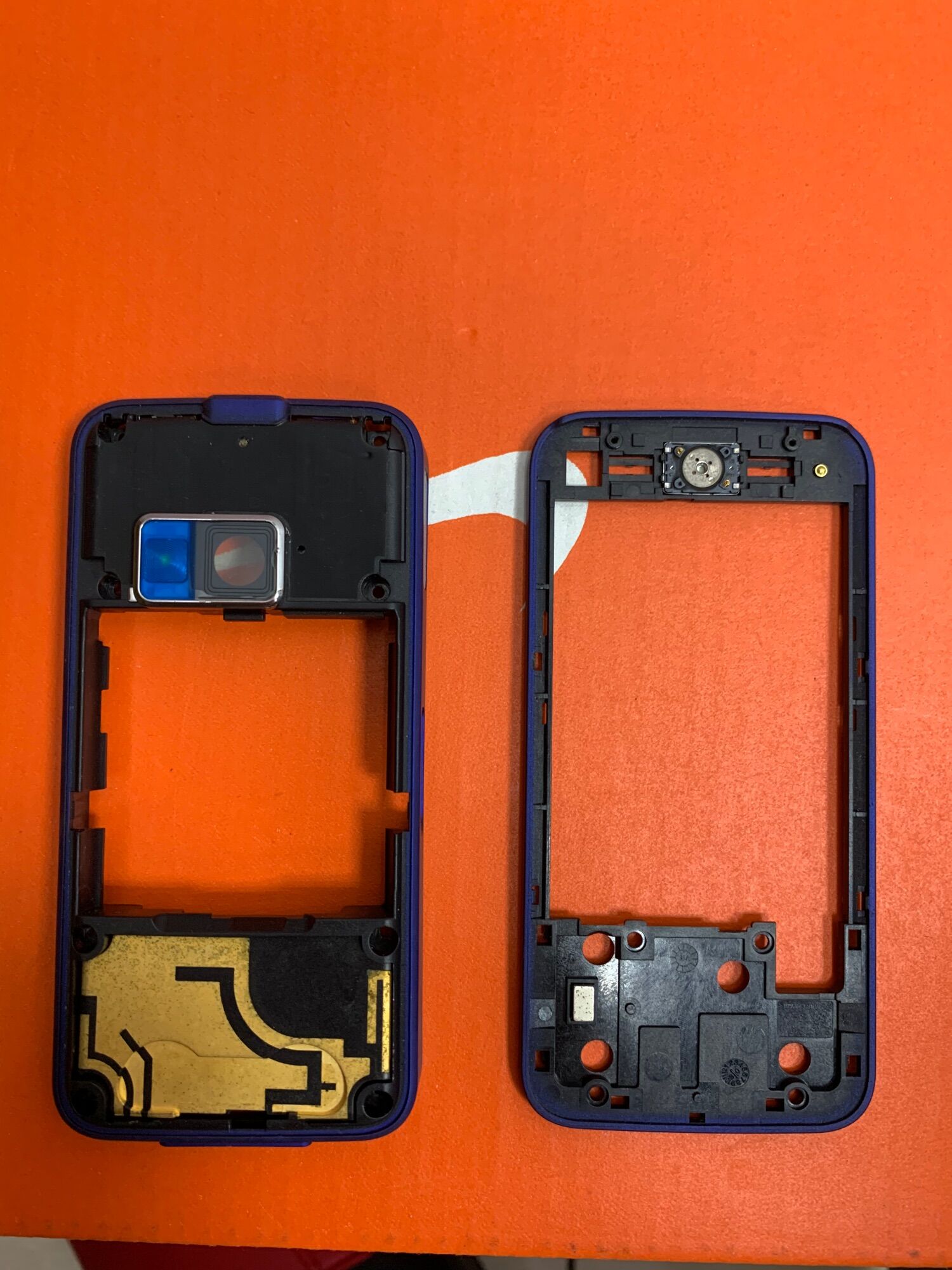 Sườn nokia n81 ( loa trong ngoài, jack 3,5, jack sạc , nắp sóng)