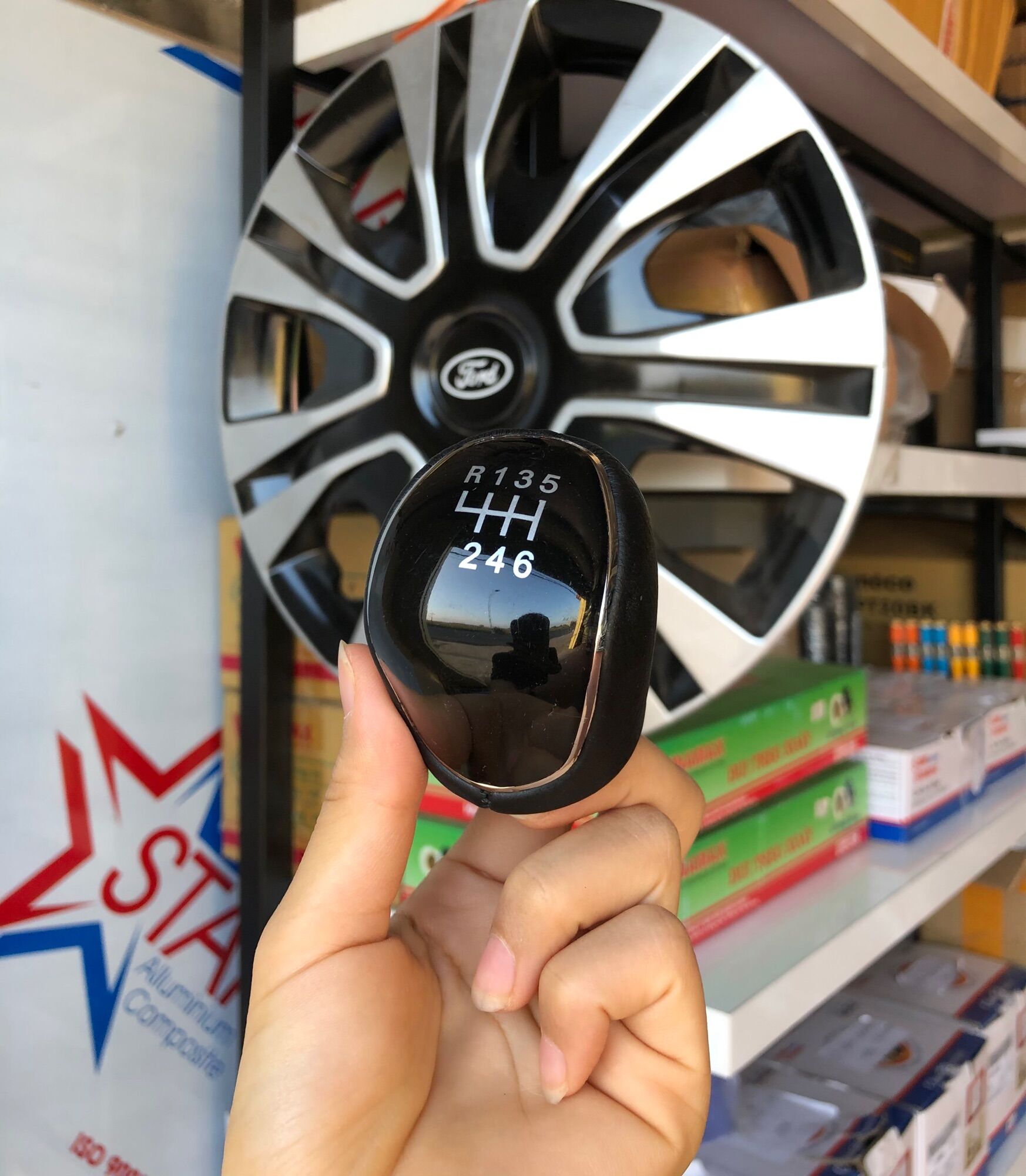 Nắm đấm số fordtransit 6 số