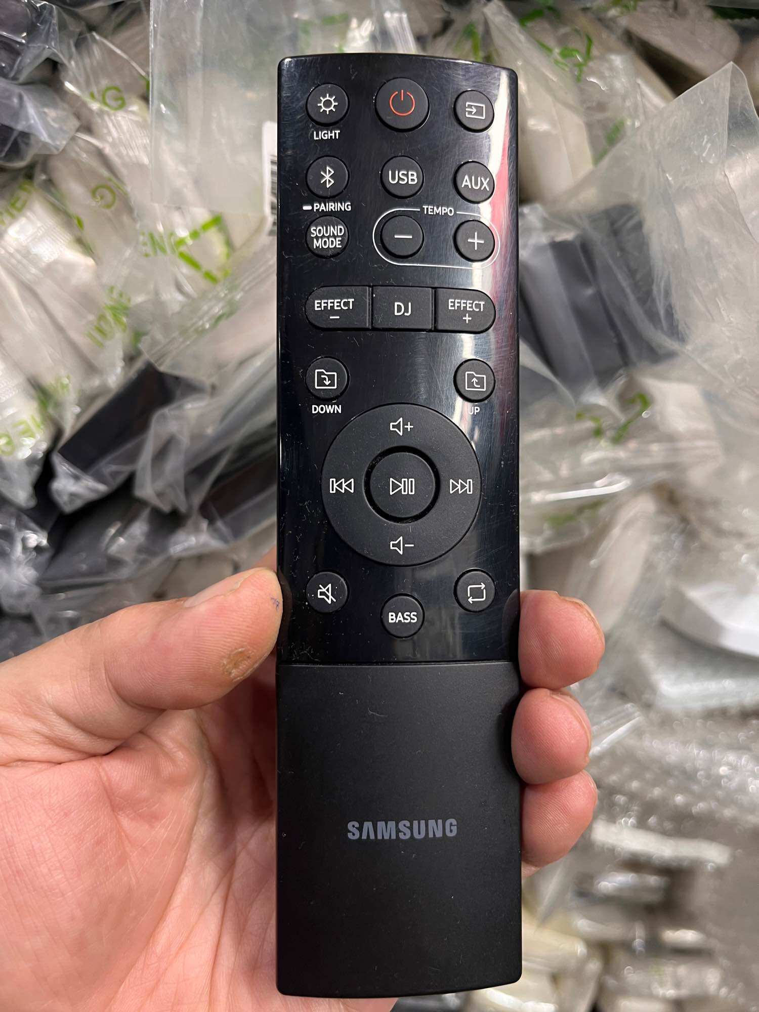 Điều khiển loa soundbar SAMSUNG hàng chính hãng.