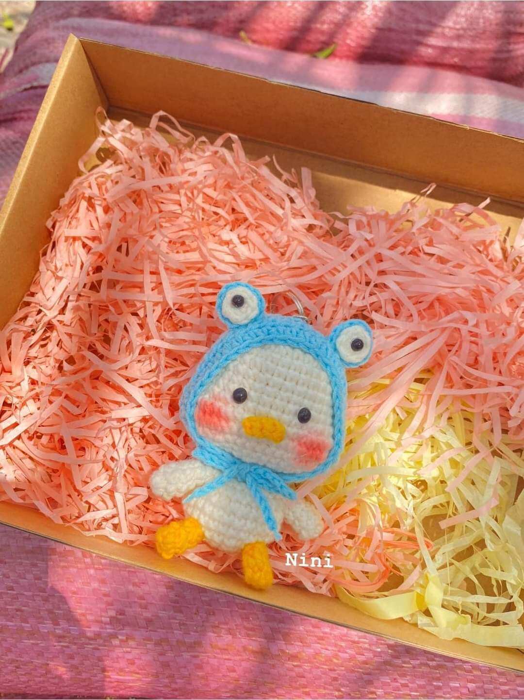 Móc khóa bé vịt đội mũ ếch handmade xinh xắn TL29
