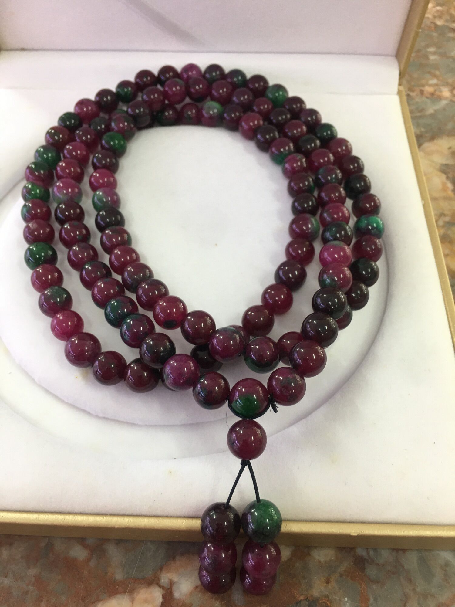 Chuỗi 108 hạt đá ruby phi hạt 10li rất đẹp .