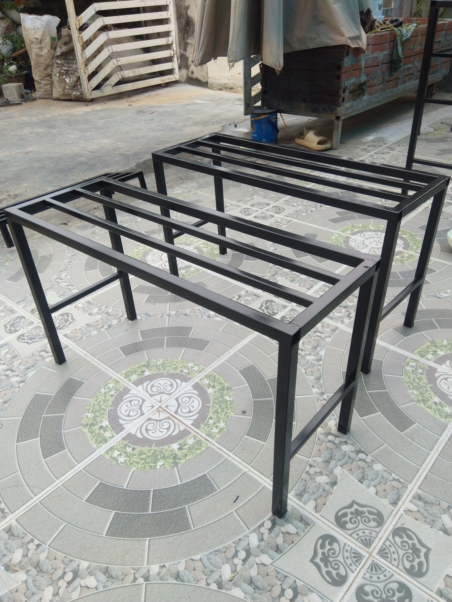 Kệ thép kê chậu cây. dài 70cm. rộng 25cm. cao 40cm