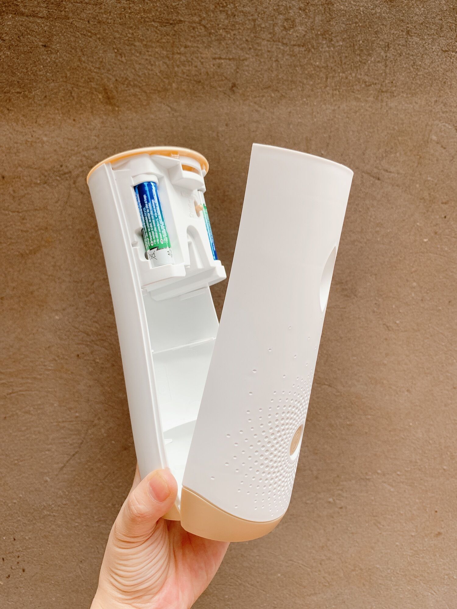 Máy xịt thơm phòng tự động GLADE( Vỏ Máy Không lõi, kèm 2 pin AA)