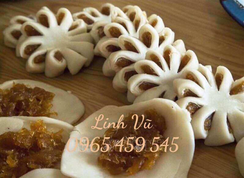 BÁNH HOA MAI NHÂN KHÓM