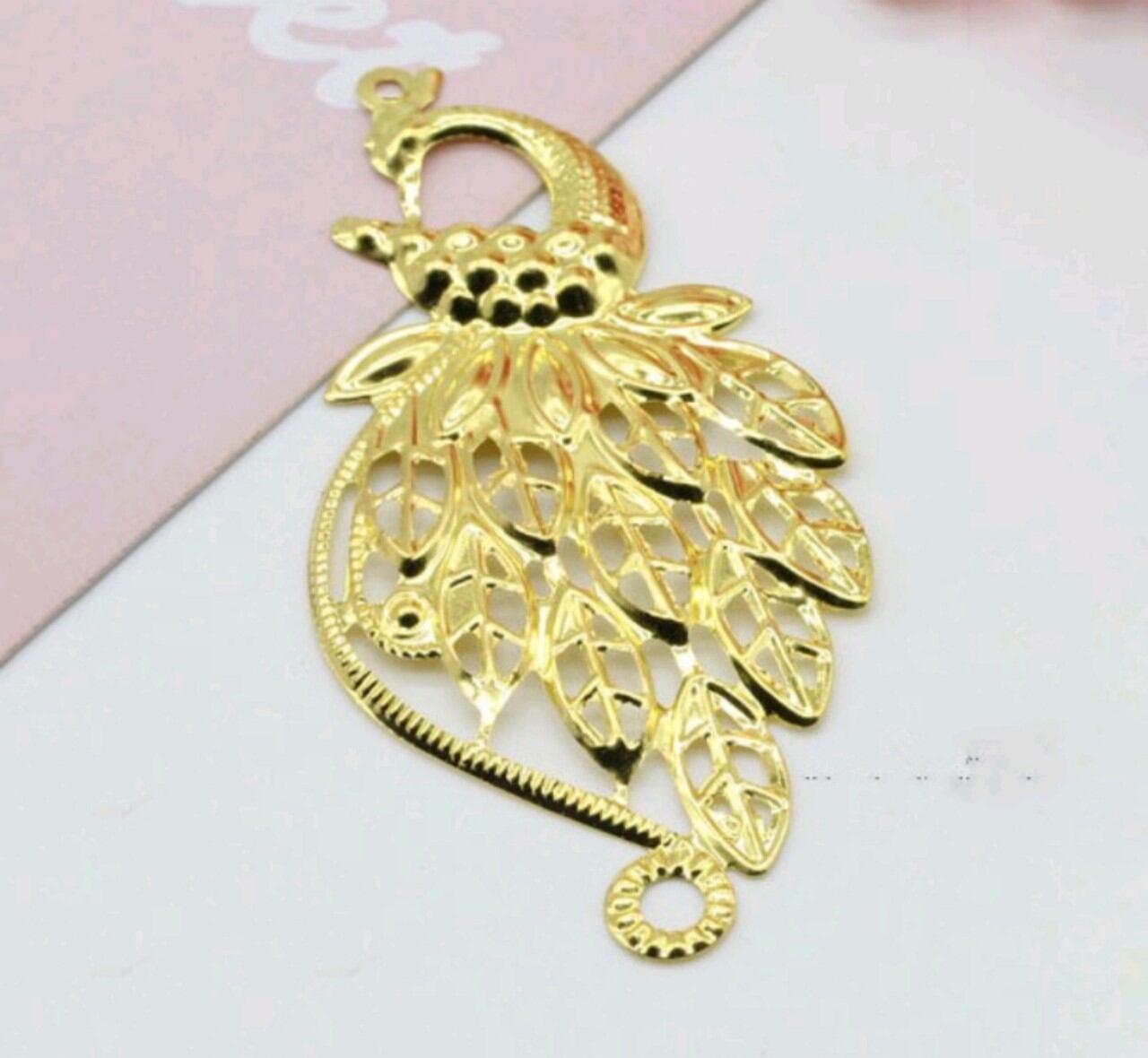 miếng kim loại hình chim công mã 19