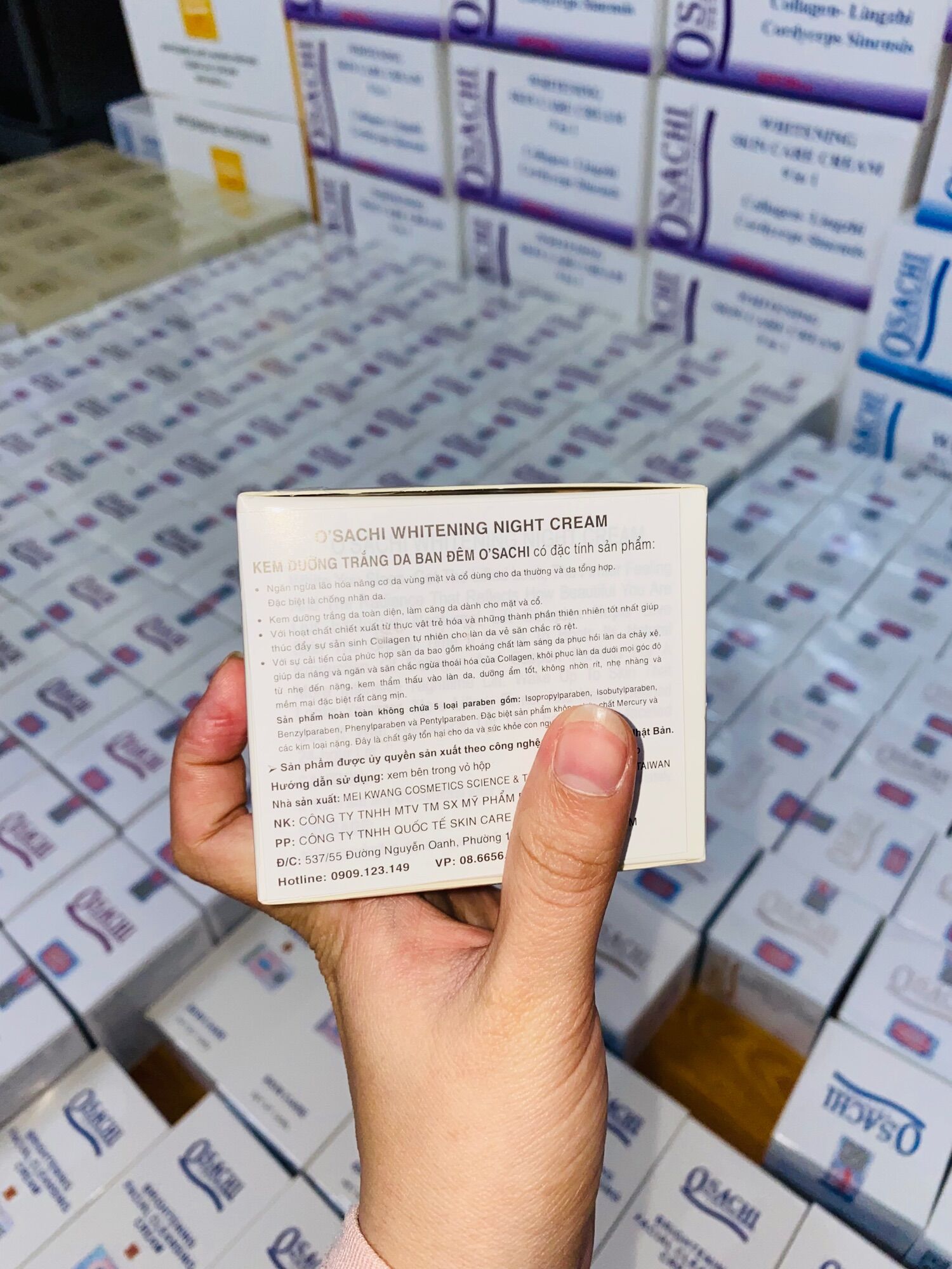KEM OSACHI DƯỠNG TRẮNG DA BAN ĐÊM