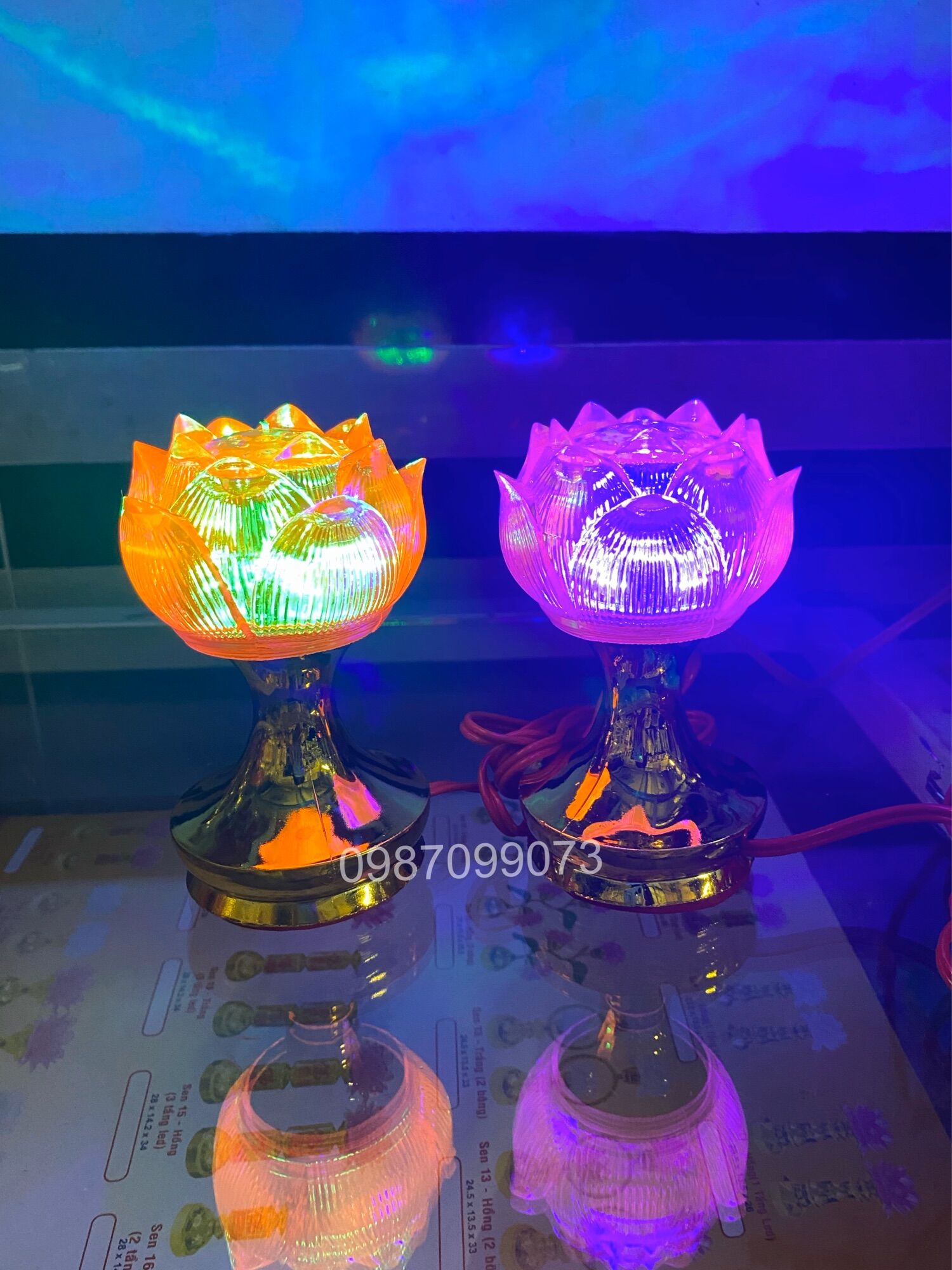 MỘT ĐÔI ĐÈN THỜ LED BÚP SEN ĐỔI MÀU-10CM