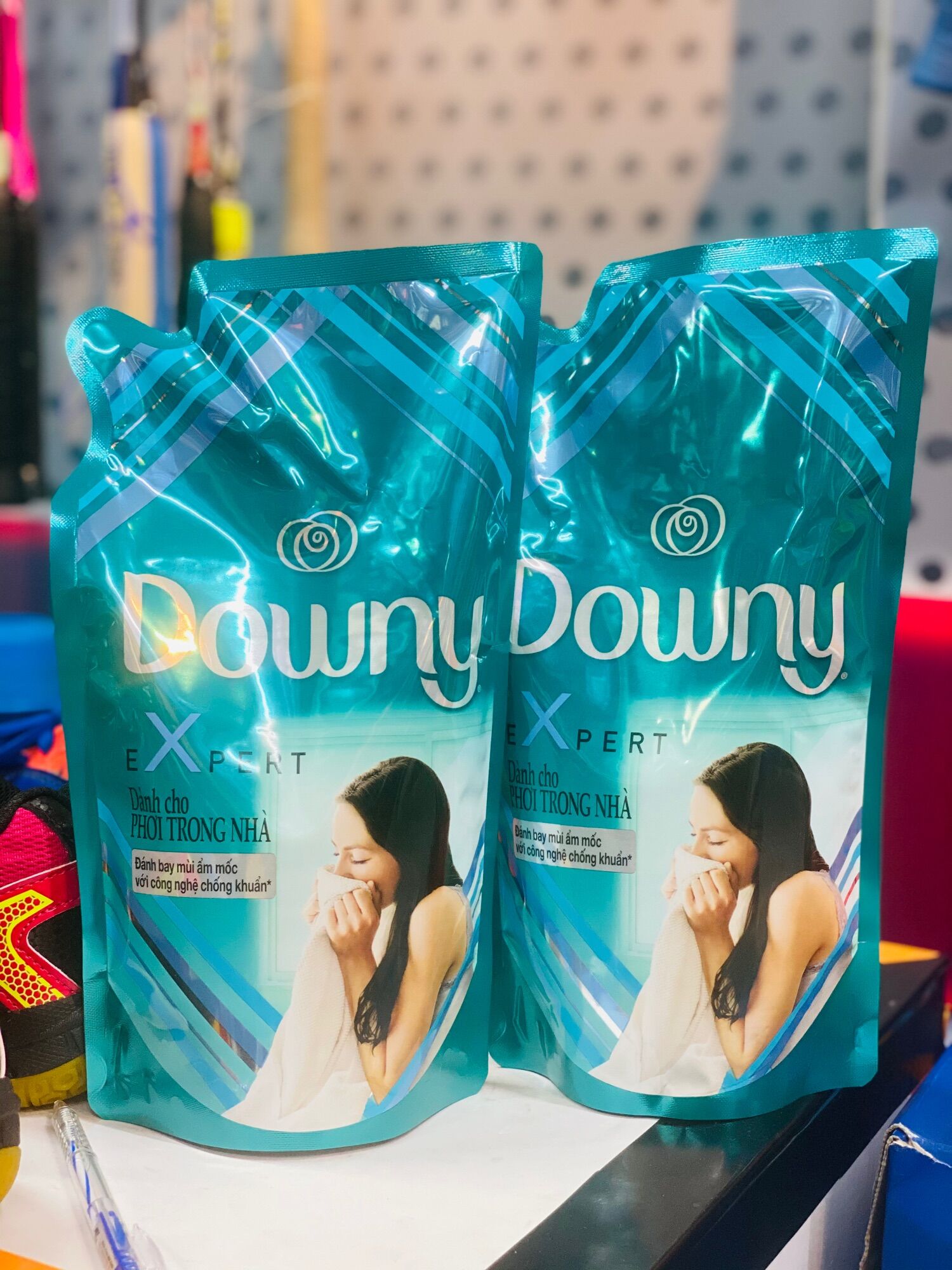 Nước xả vải Downy Expert phơi trong nhà túi 730ml