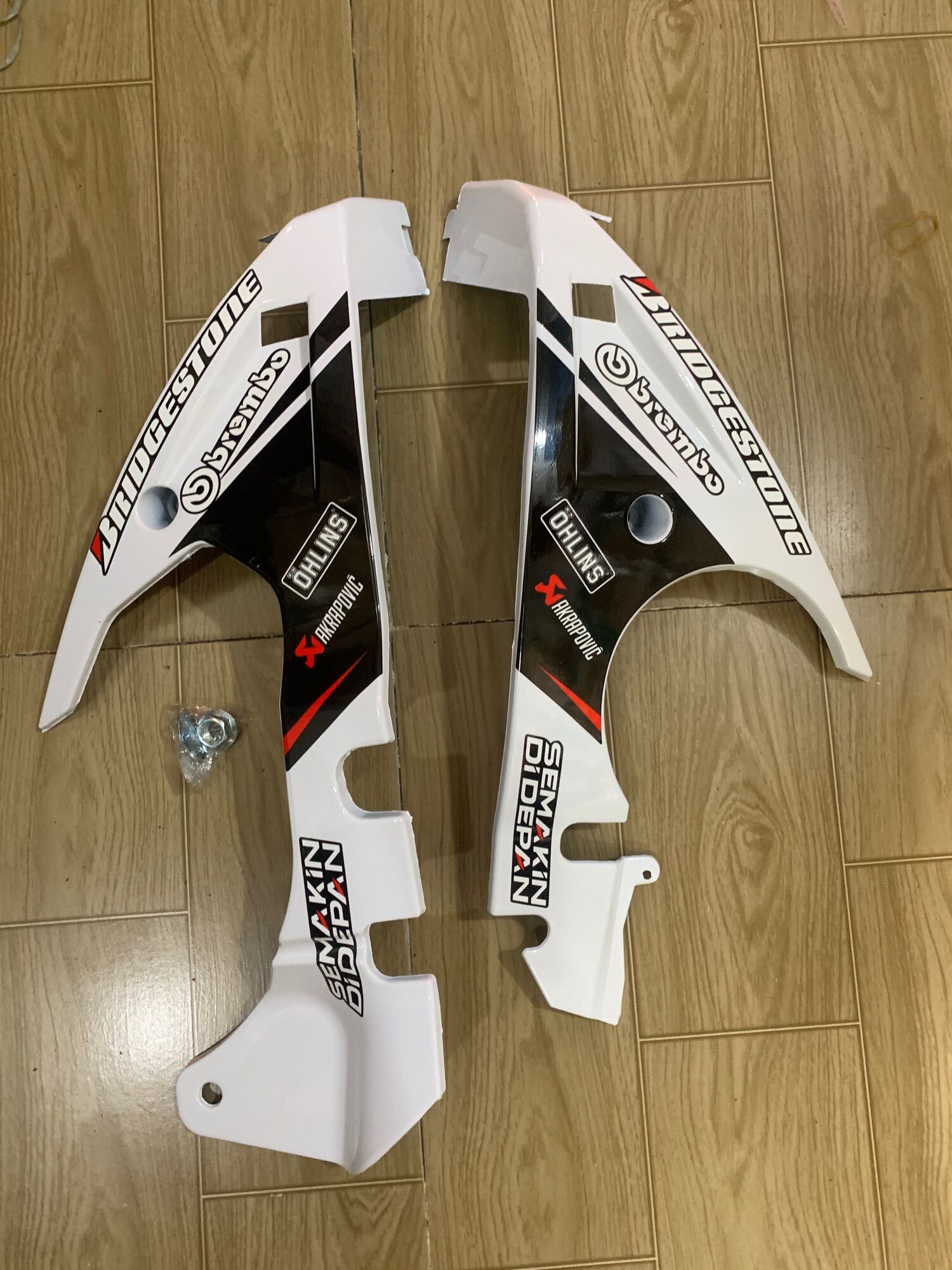 Mỏ cày xe exciter 150 màu trắng tem đen