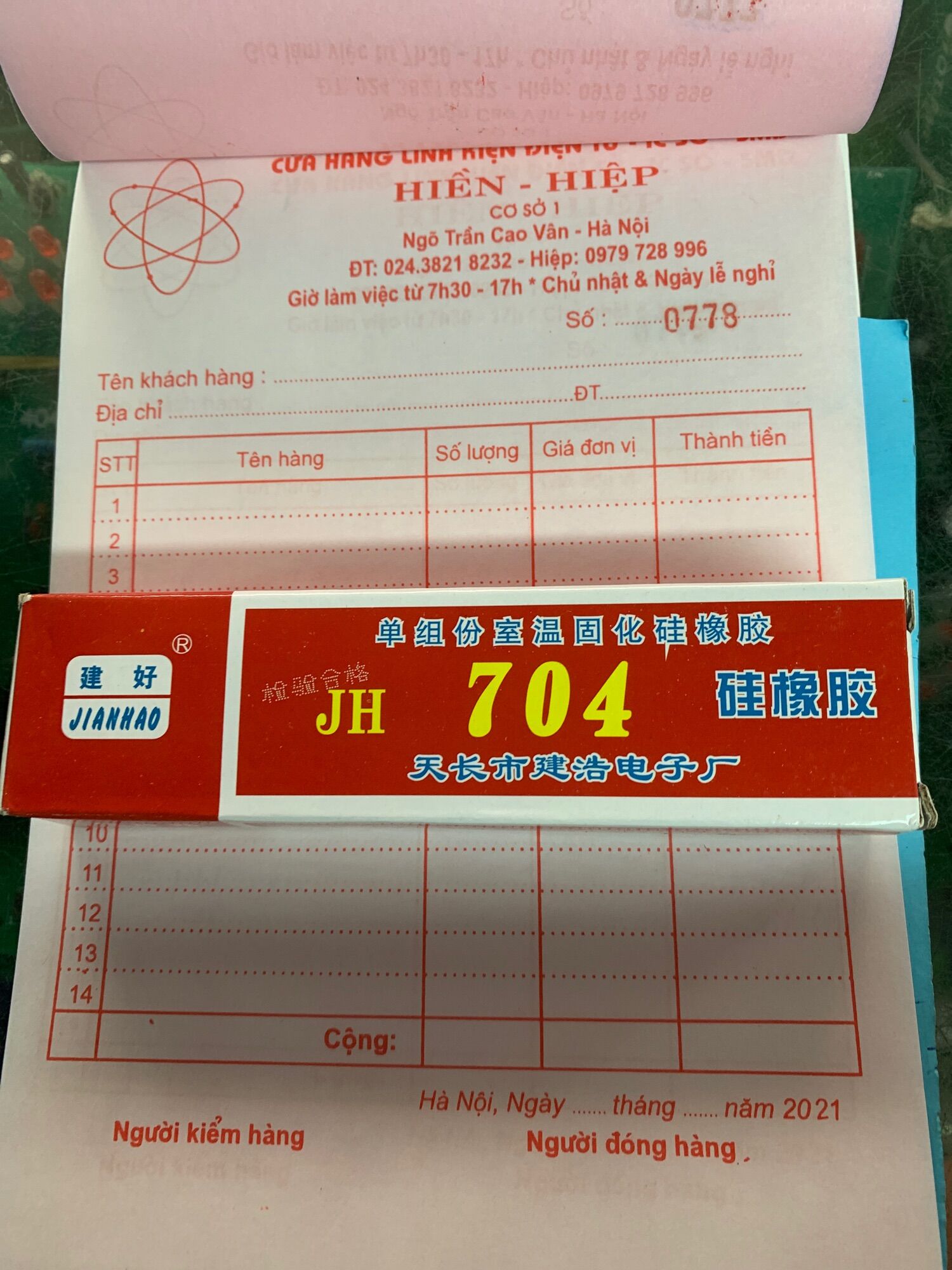 Keo cao áp 704 đỏ nhanh khô