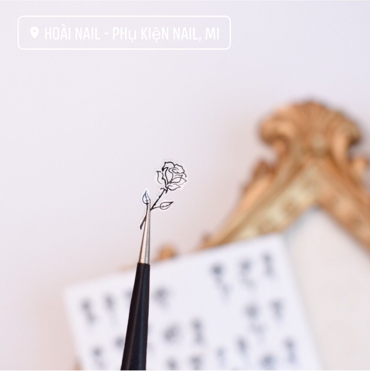 Sticker hoa hồng đen dán móng tay